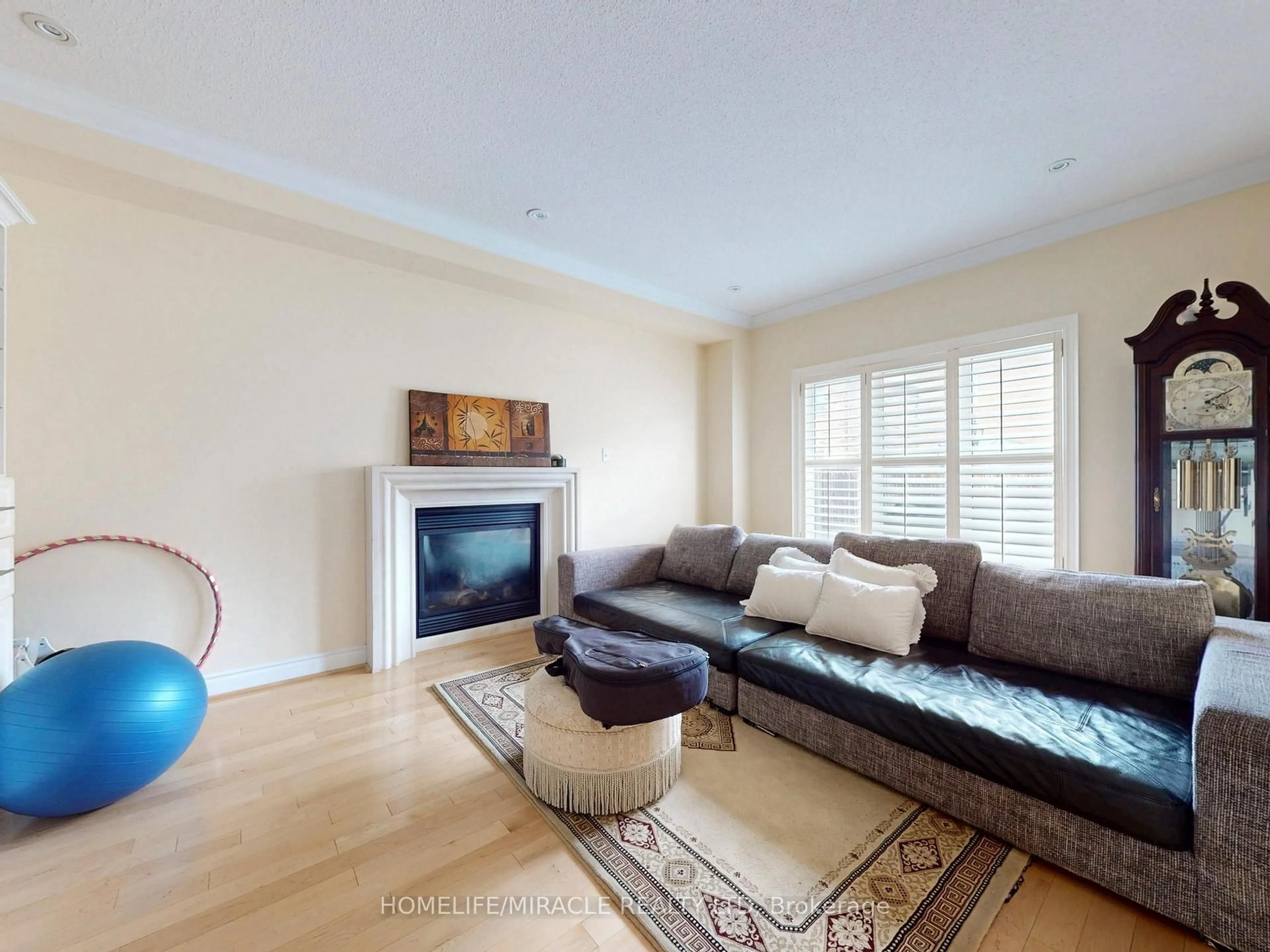 Living room with furniture, wood/laminate floor for 115 Long Meadow Rd, Brampton Ontario L6P 2H7