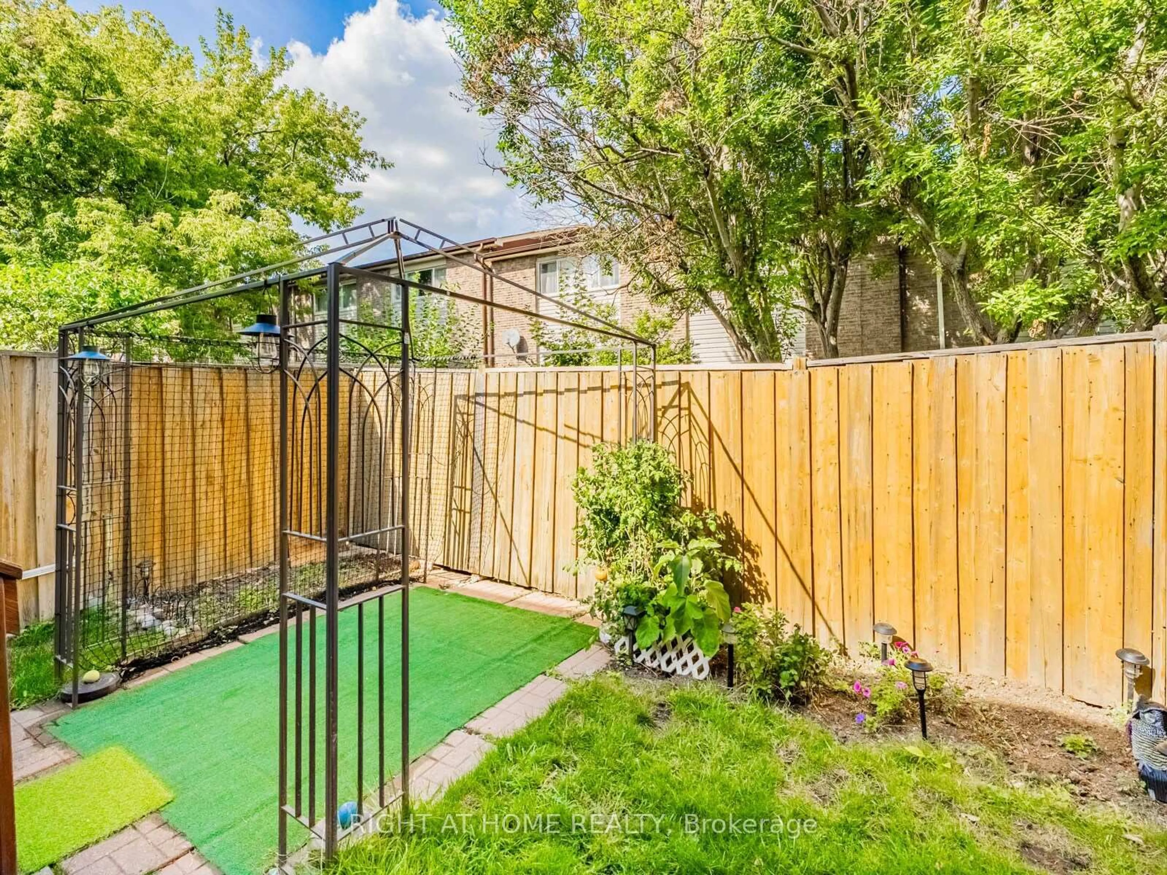 Patio, street for 2380 Bromsgrove Rd #9, Mississauga Ontario L5J 4E6
