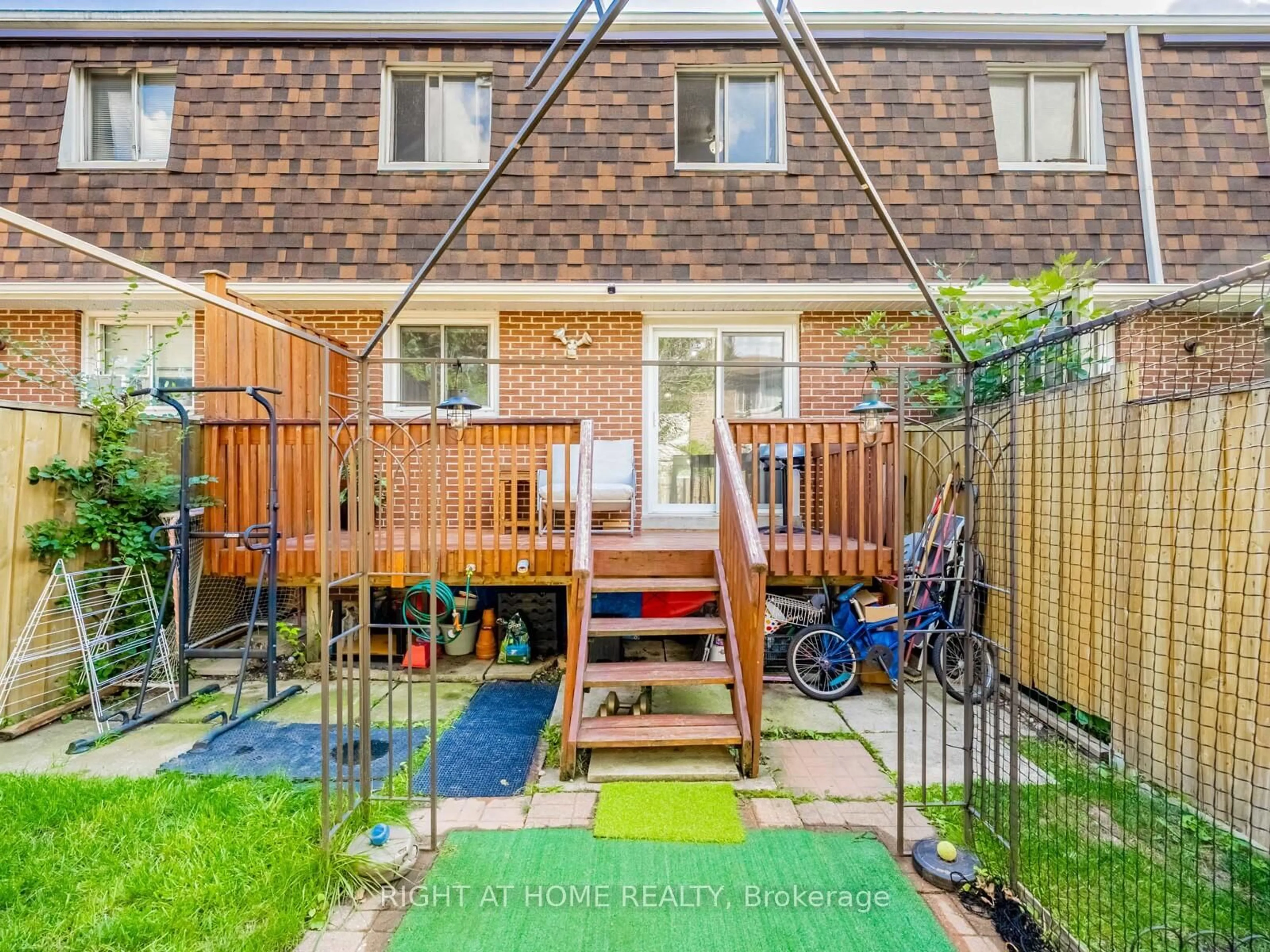 Patio, street for 2380 Bromsgrove Rd #9, Mississauga Ontario L5J 4E6