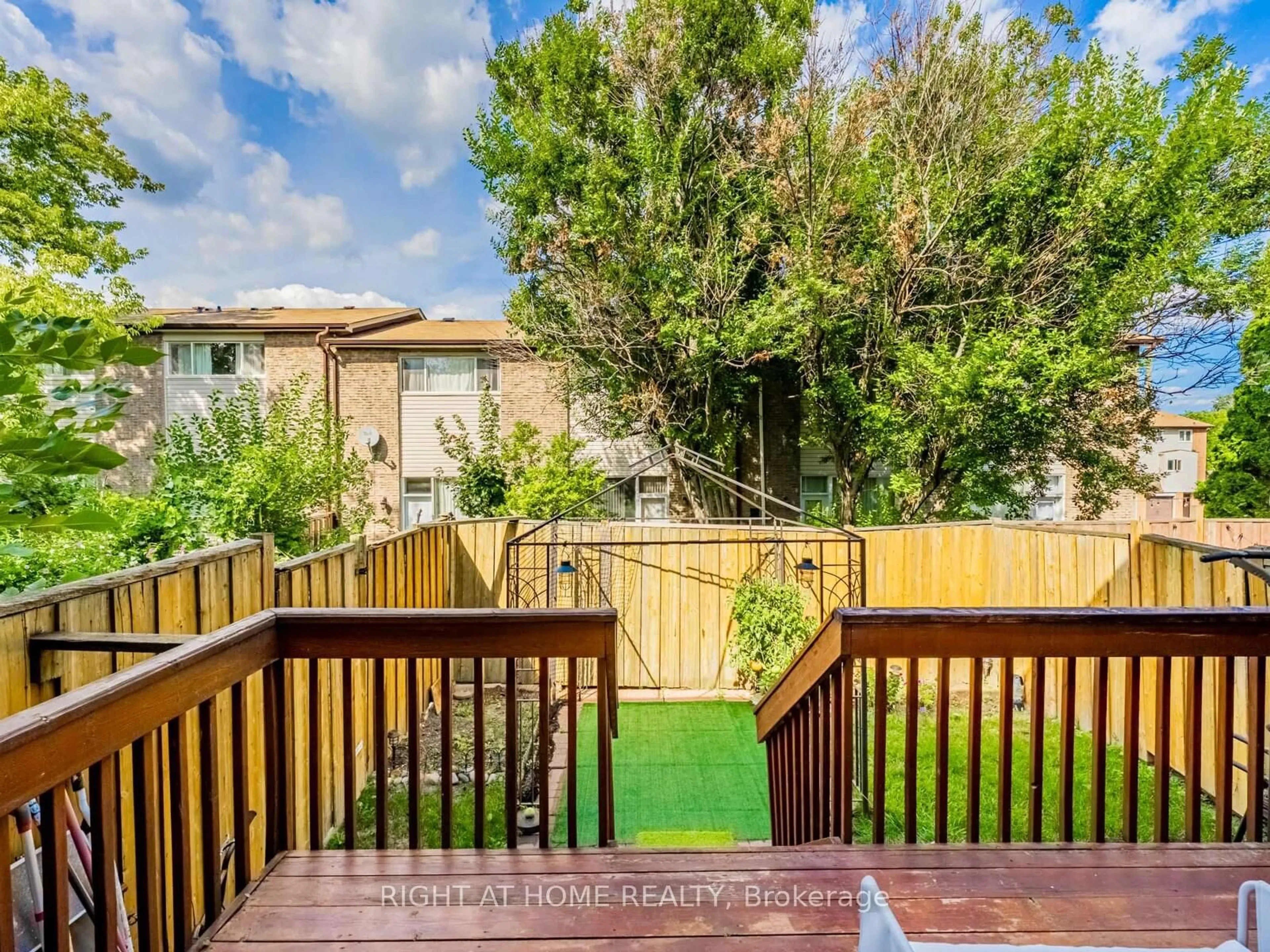 Patio, unknown for 2380 Bromsgrove Rd #9, Mississauga Ontario L5J 4E6