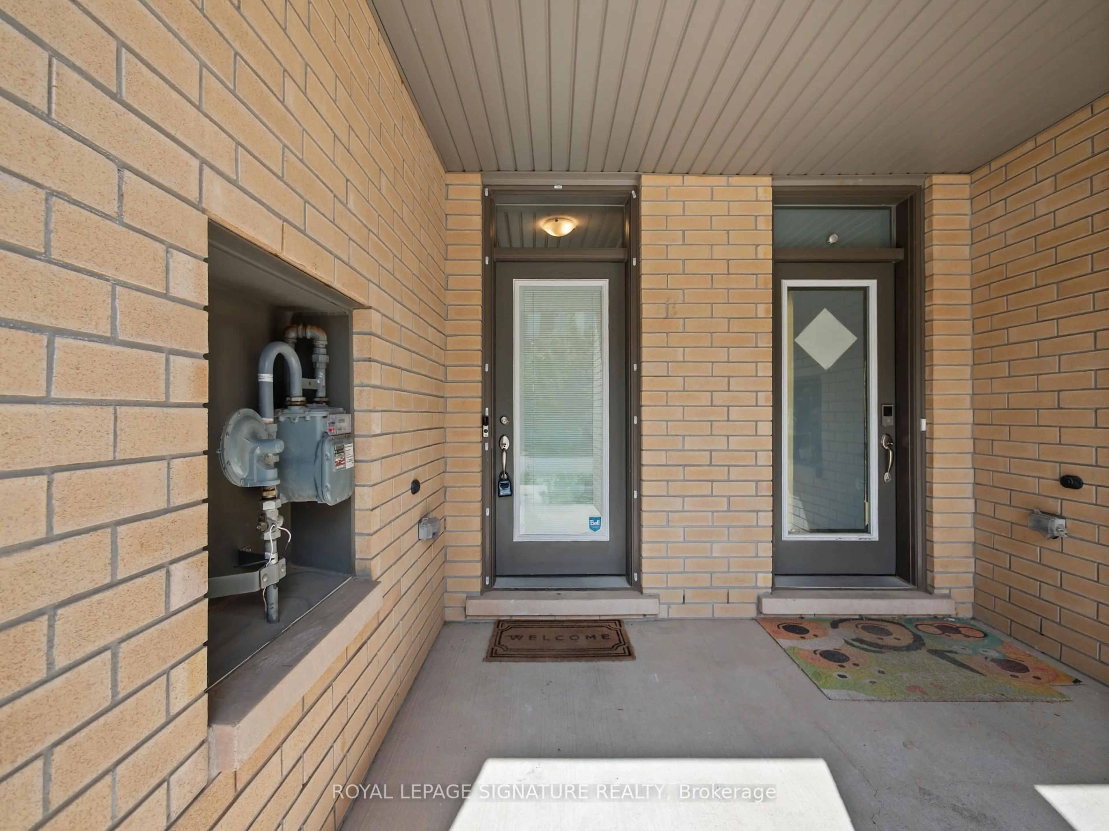 Indoor entryway for 217 Huguenot Rd, Oakville Ontario L6H 0L6