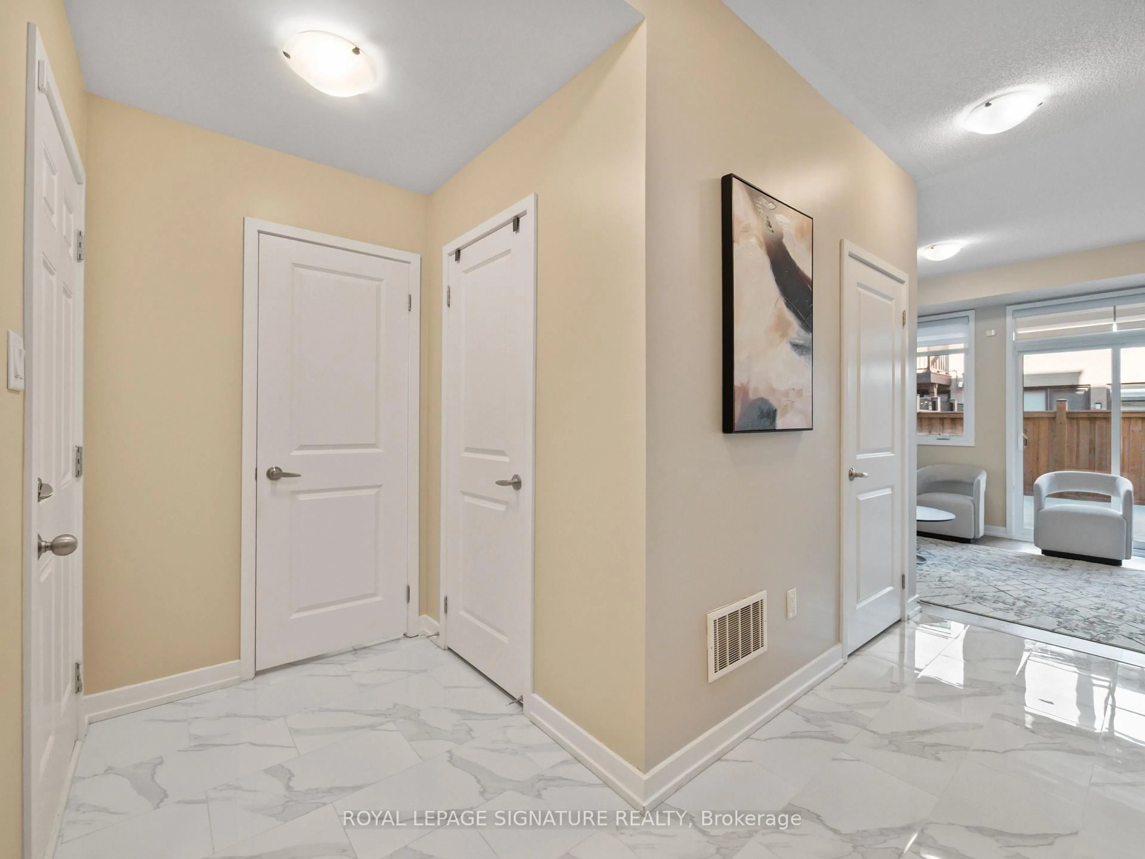 Indoor entryway for 217 Huguenot Rd, Oakville Ontario L6H 0L6