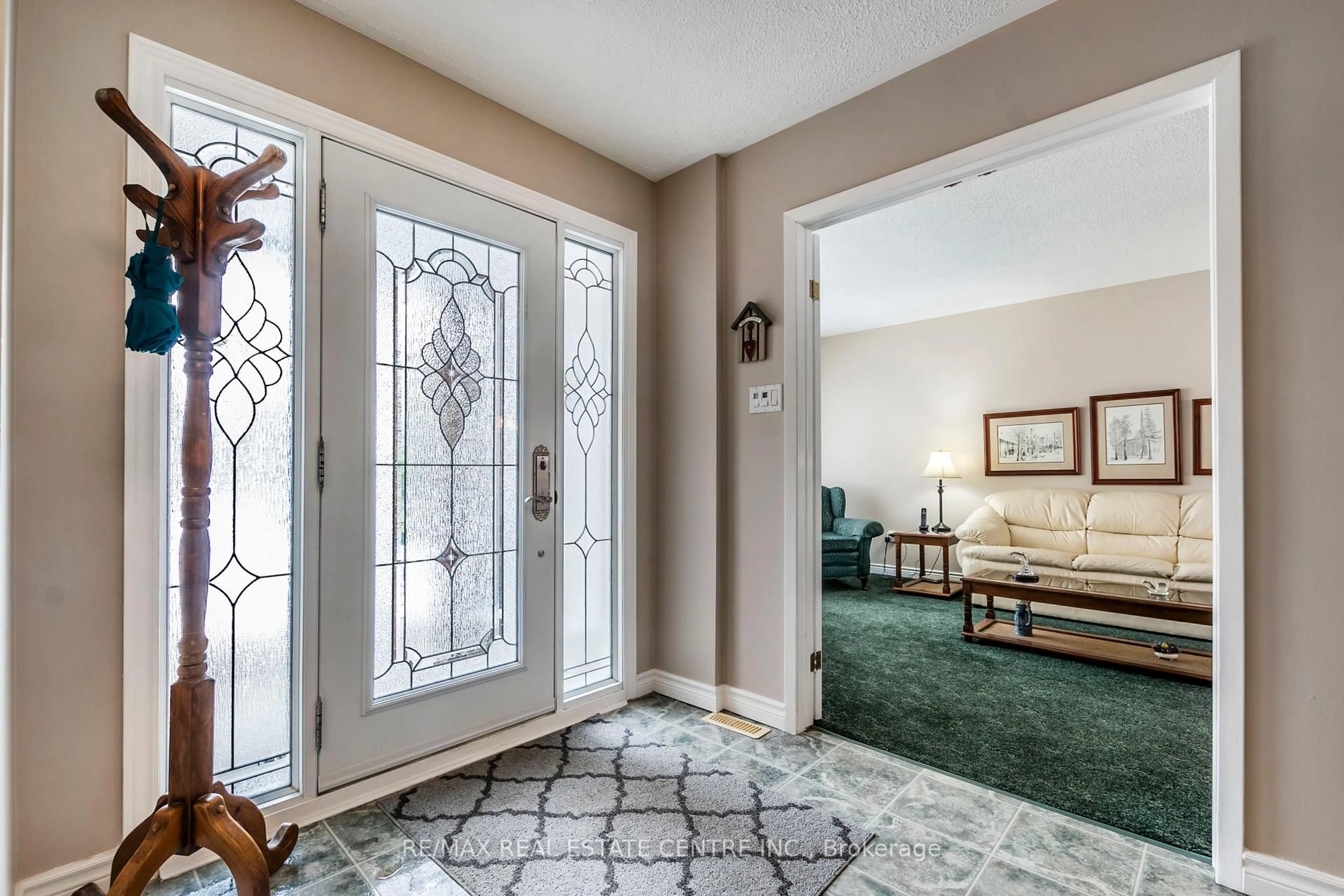 Indoor entryway for 917 Maple Ave, Milton Ontario L9T 3X6