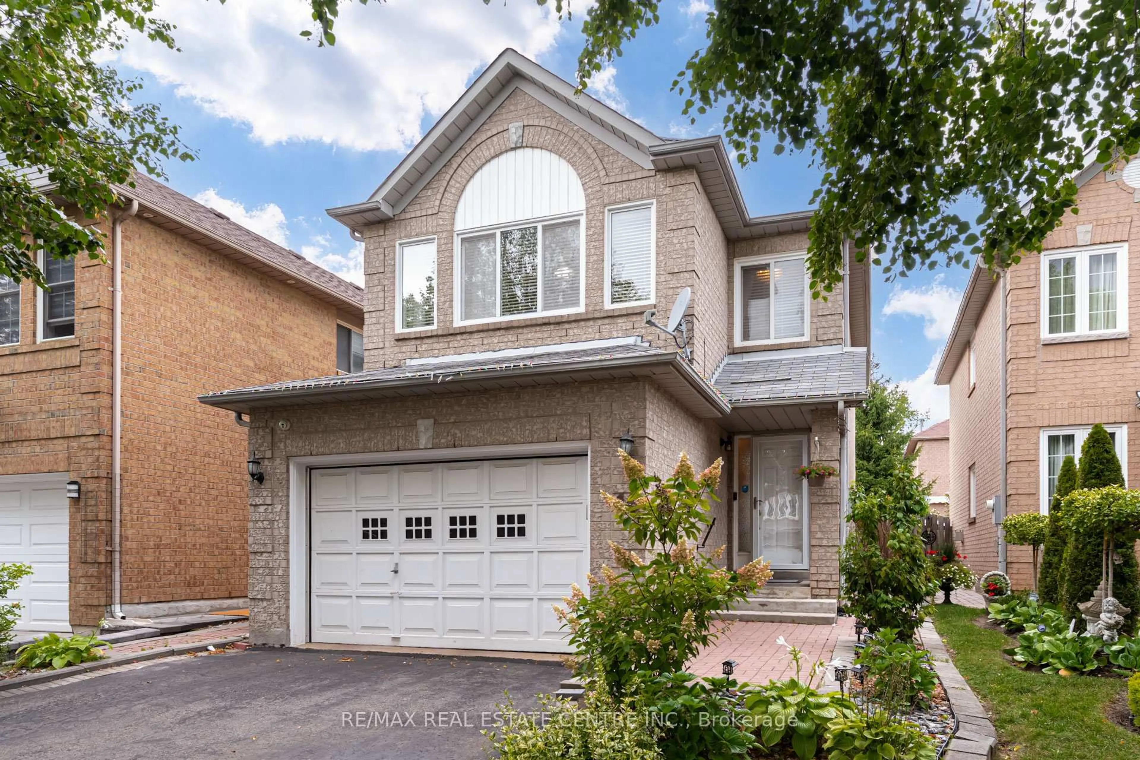 Home with brick exterior material, street for 18 Richwood Cres, Brampton Ontario L6X 4K9