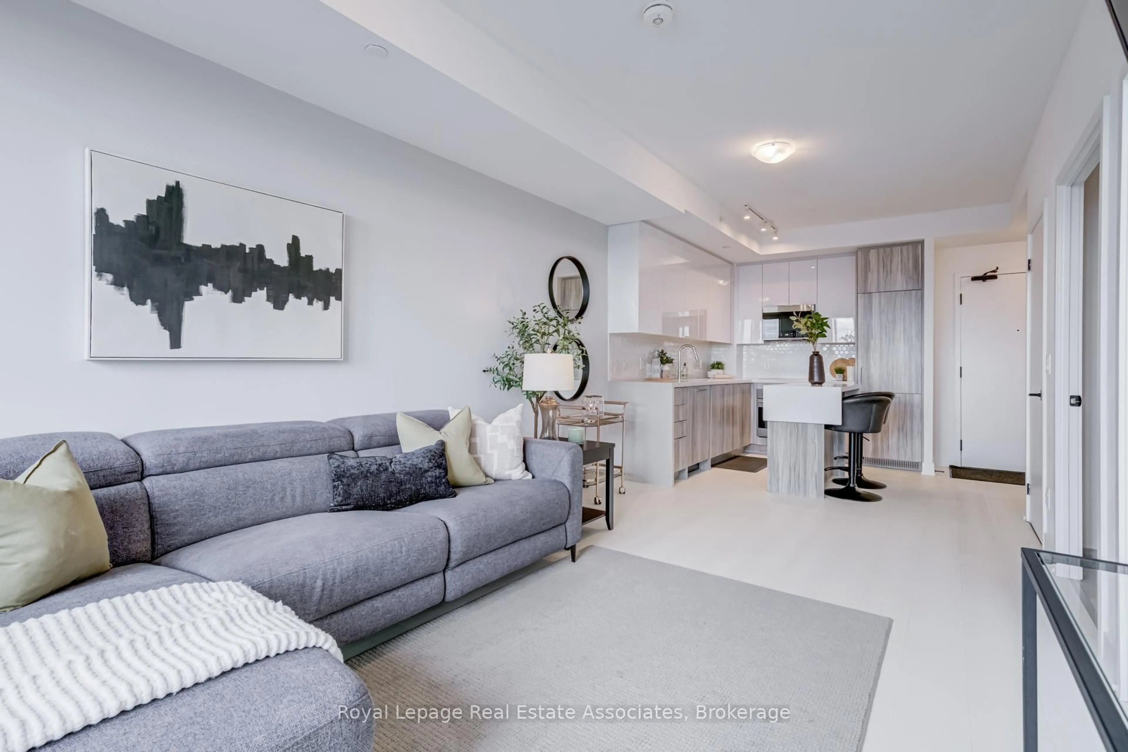 Living room with furniture, unknown for 2481 Taunton Rd #607, Oakville Ontario L6H 0G3