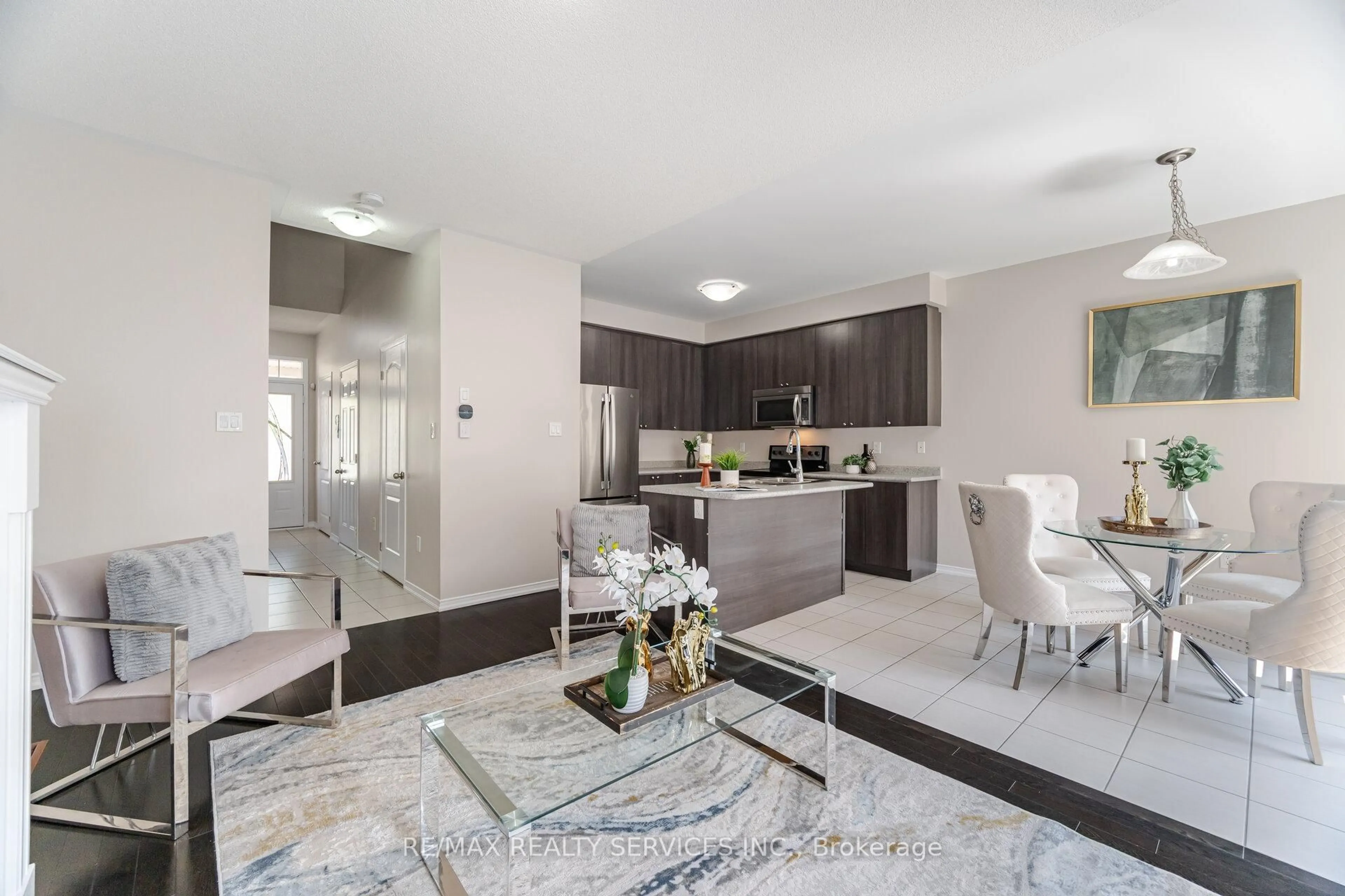 Open concept kitchen, unknown for 101 Templehill Rd, Brampton Ontario L6R 3R6