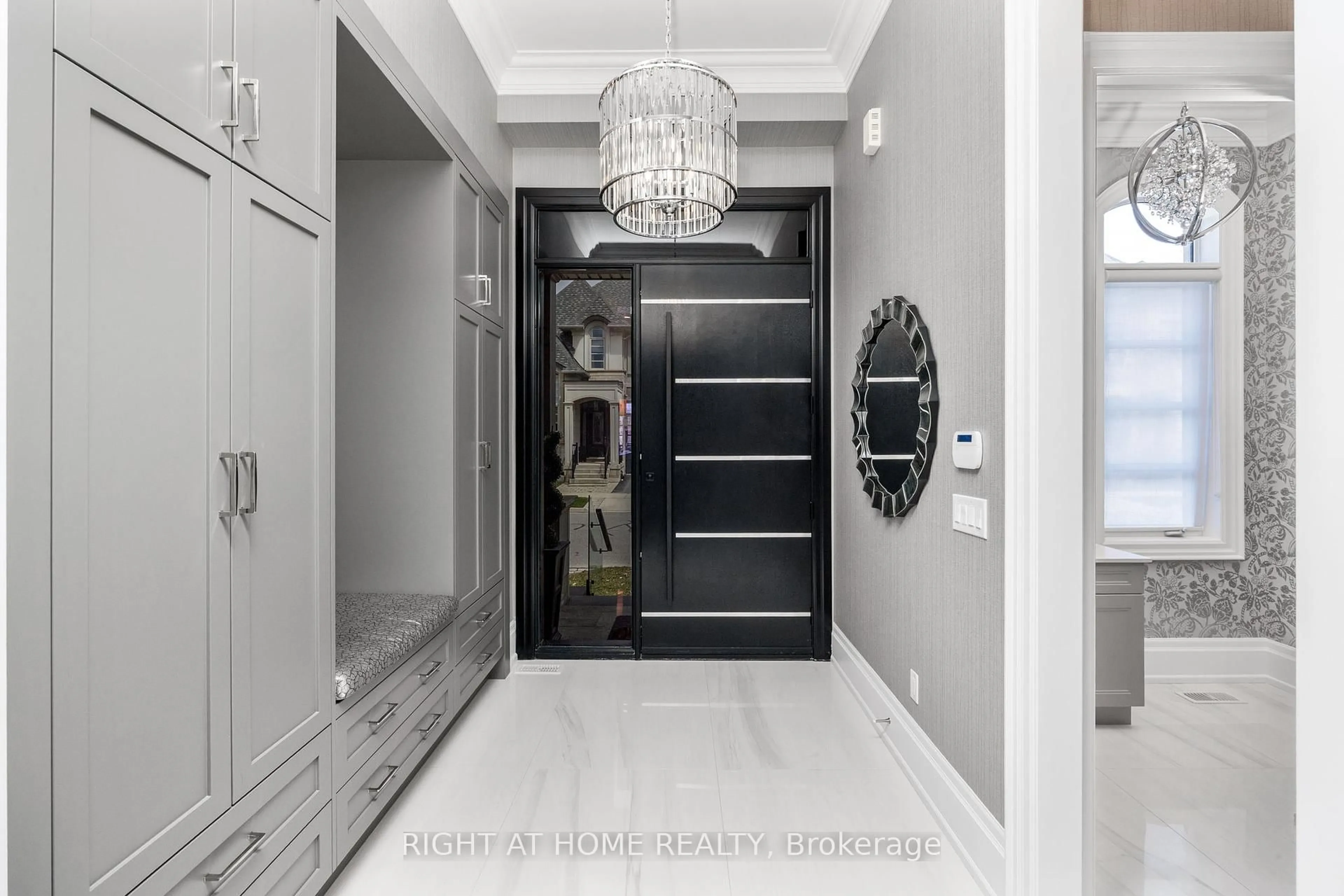 Indoor entryway for 3124 Daniel Way, Oakville Ontario L6H 0V1