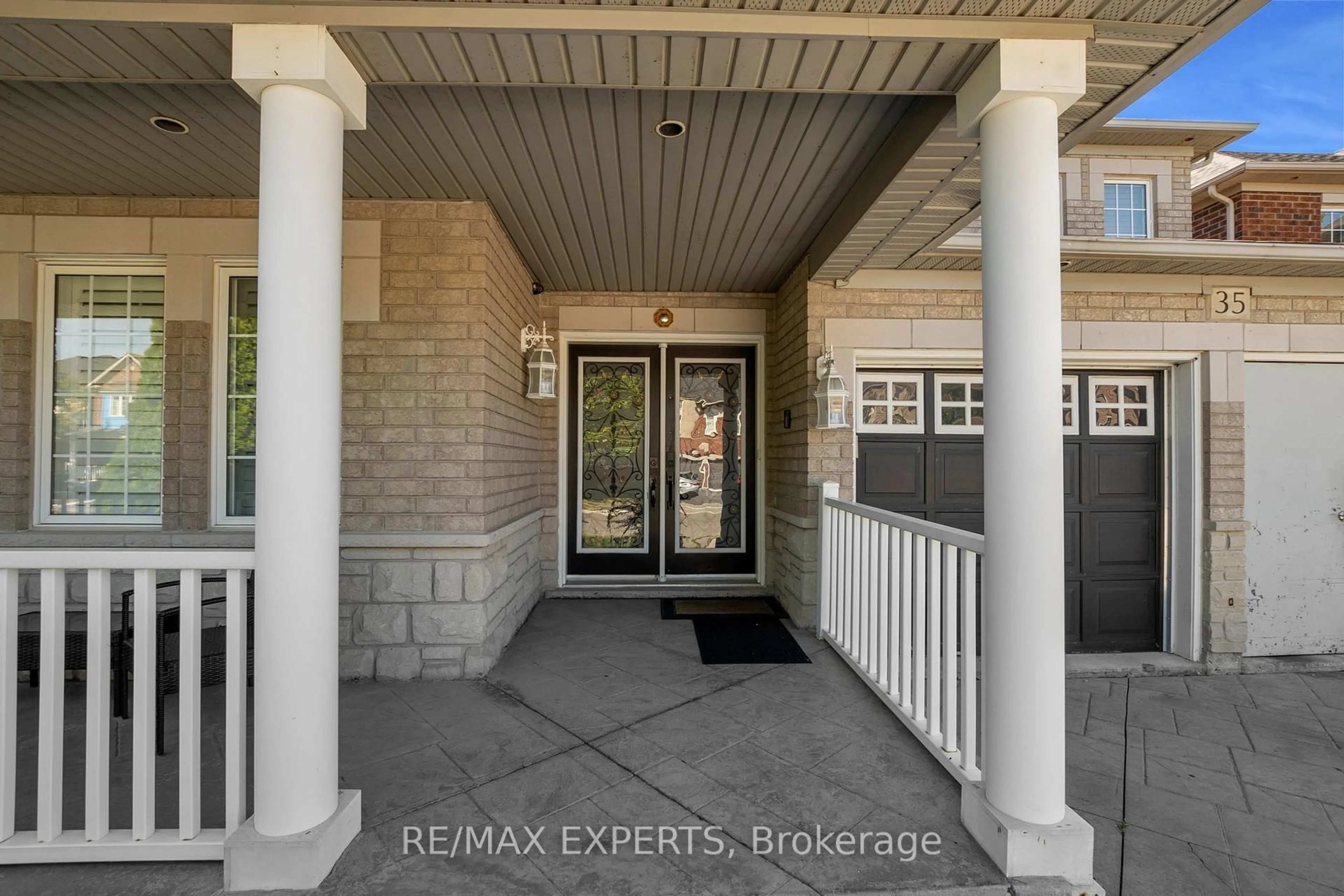 Indoor entryway for 35 Duffield Rd, Brampton Ontario L7A 2P5