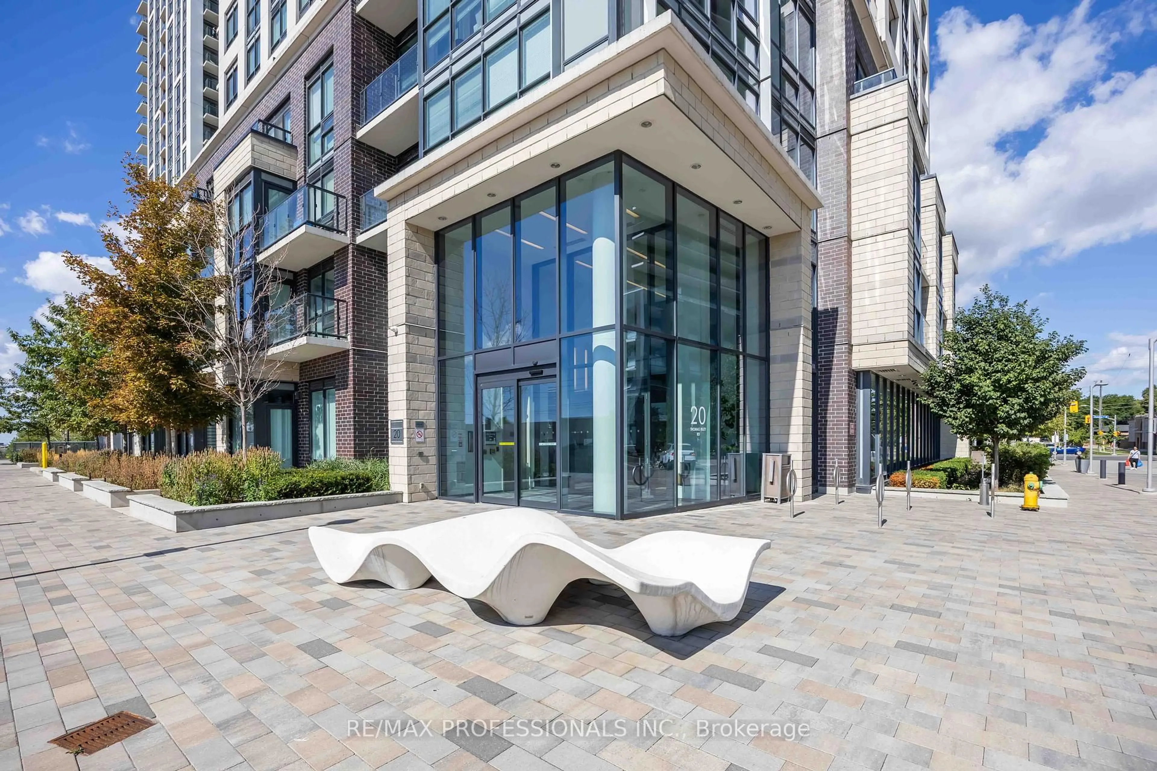 Patio, building for 20 Thomas Riley Rd #1310, Toronto Ontario M9B 1B1