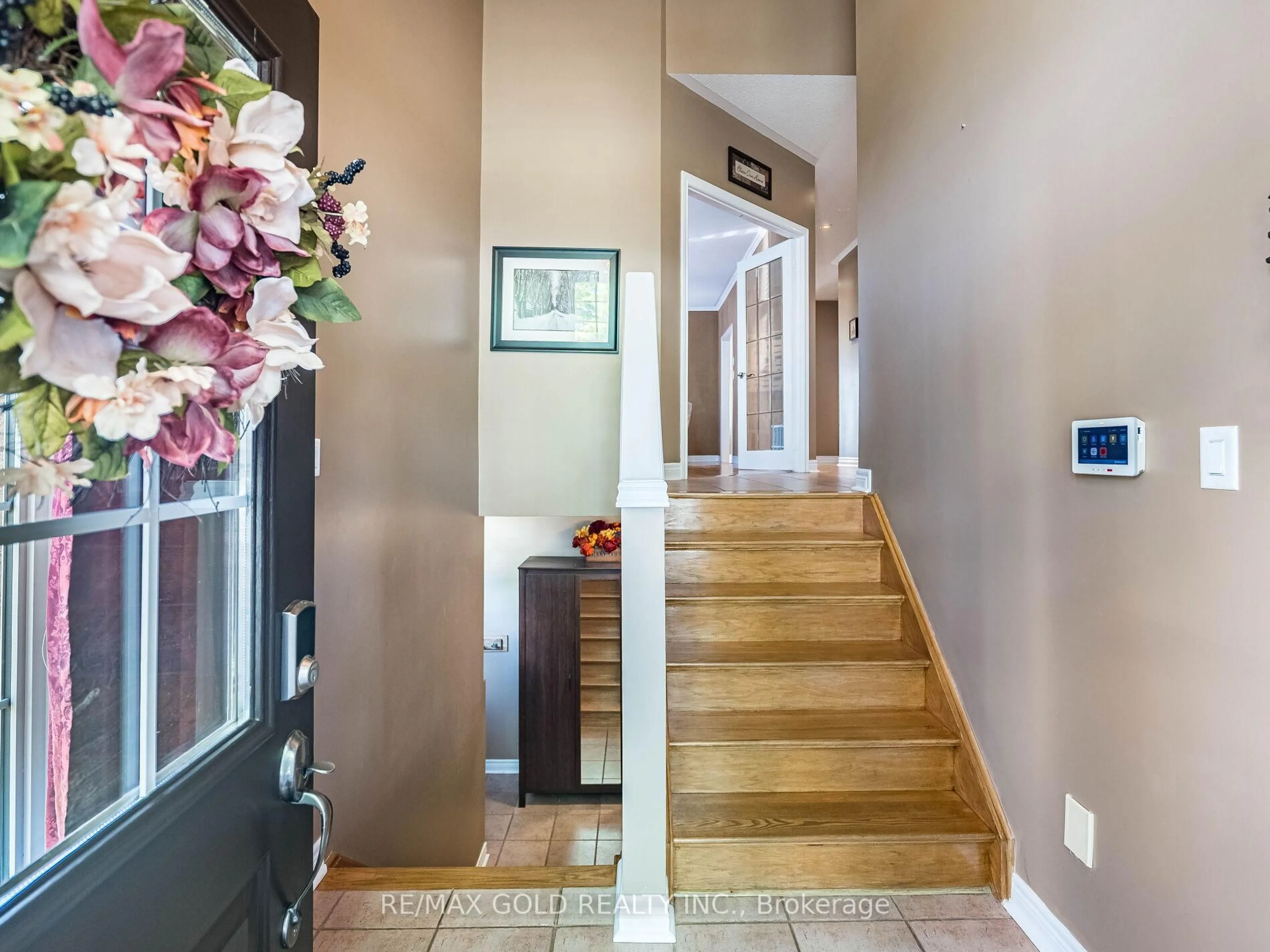 Indoor foyer for 12 Twin Willow Cres, Brampton Ontario L7A 1J9