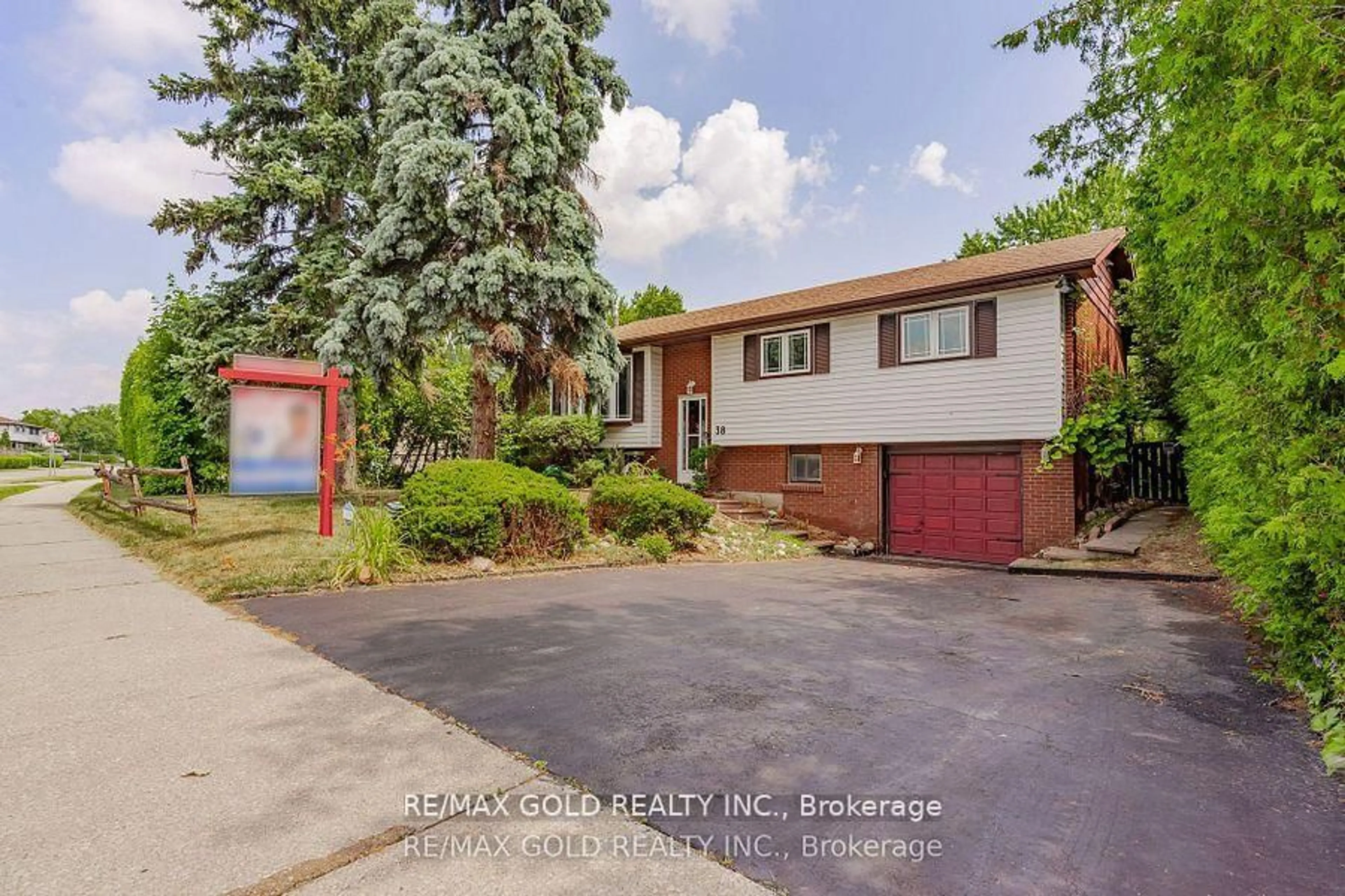 Home with brick exterior material, street for 38 Duke Rd, Brampton Ontario L6T 3K3