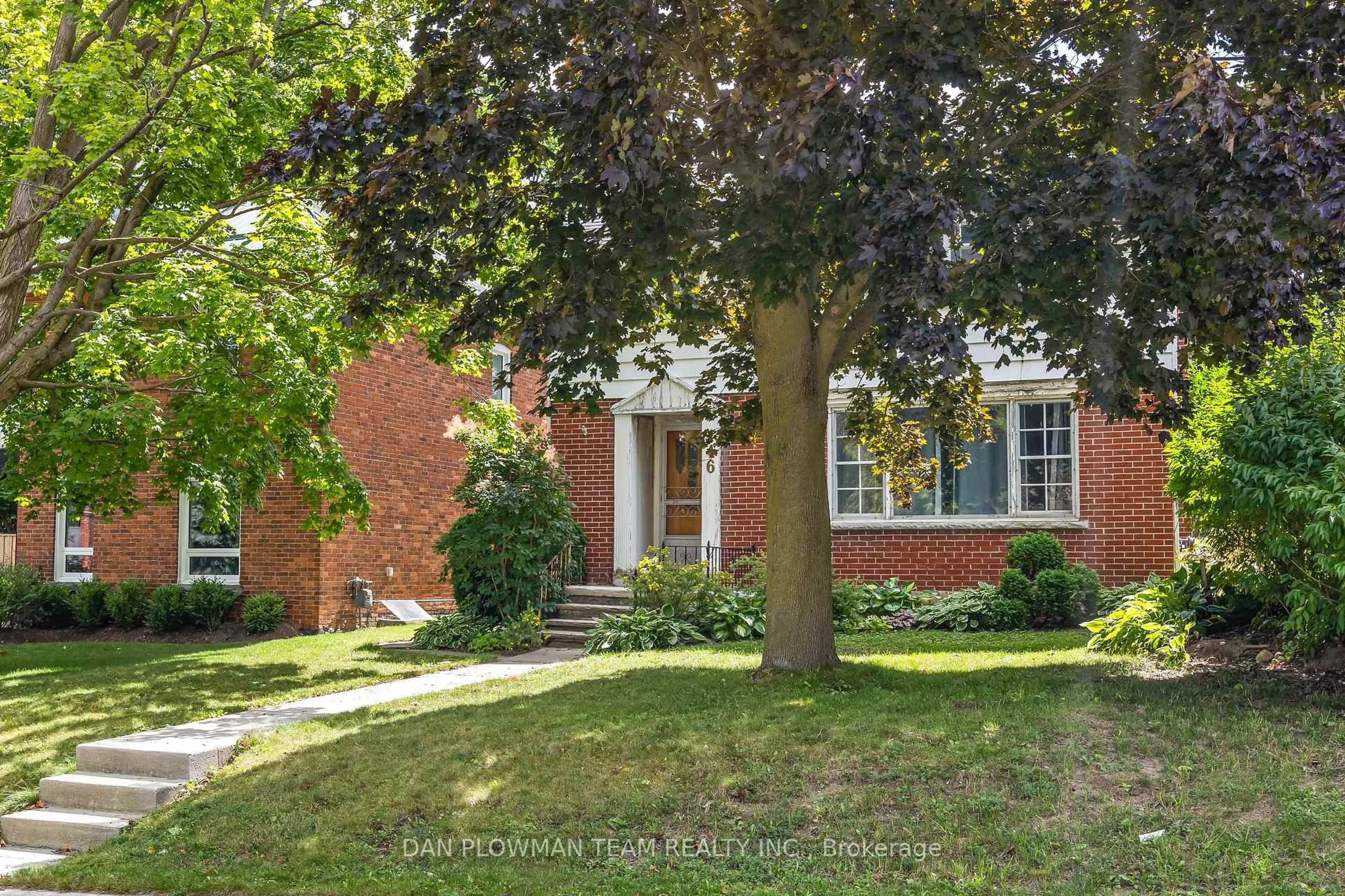 Home with brick exterior material, street for 46 First Ave, Orangeville Ontario L9W 1J1