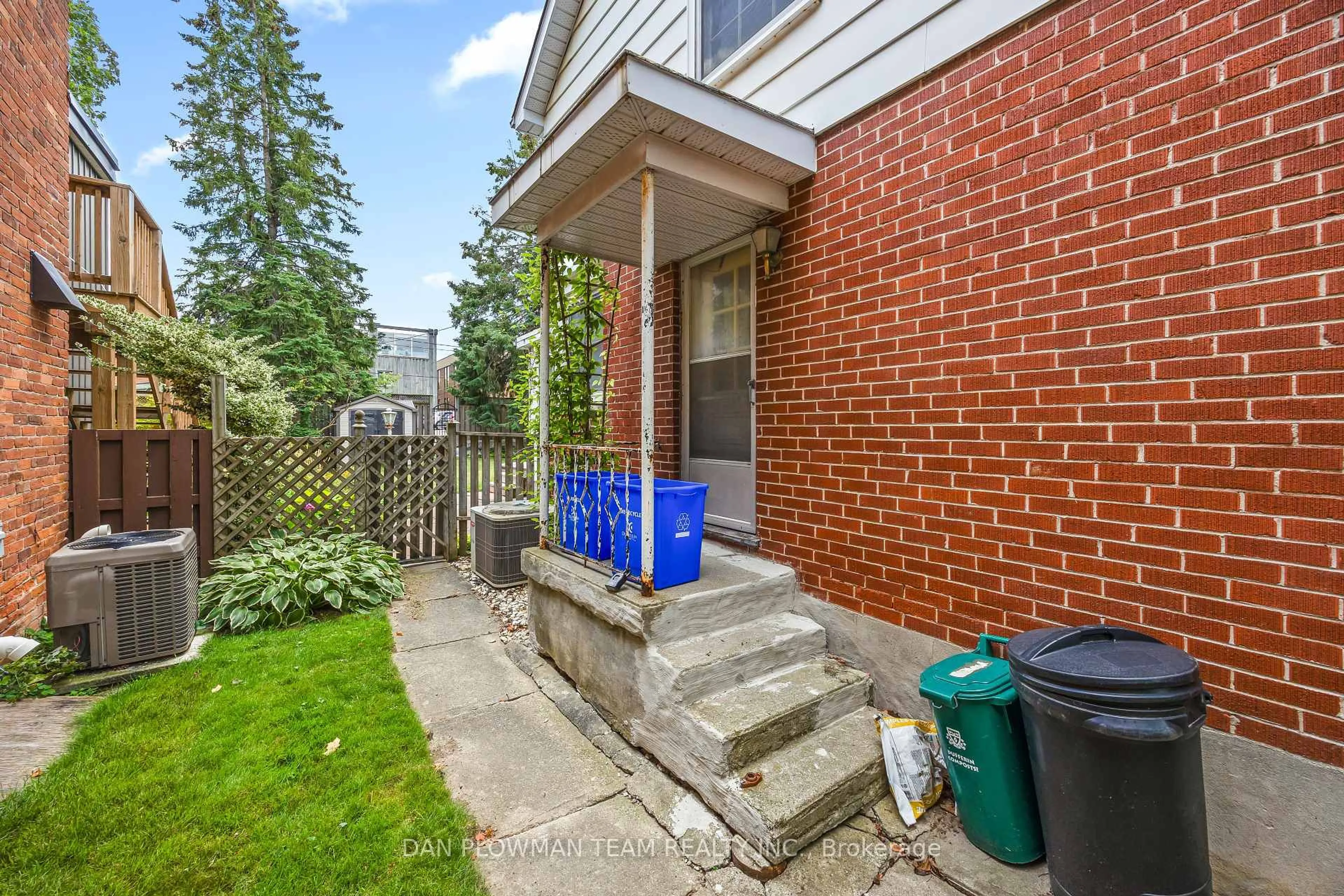Patio, street for 46 First Ave, Orangeville Ontario L9W 1J1