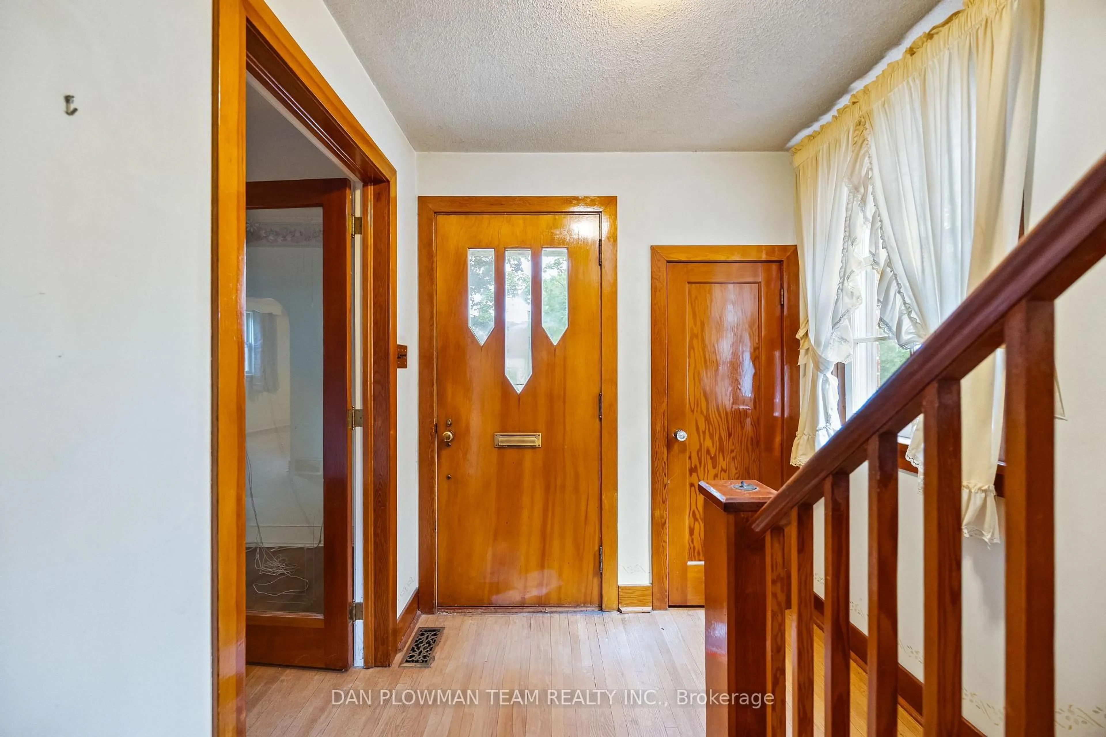 Indoor entryway for 46 First Ave, Orangeville Ontario L9W 1J1