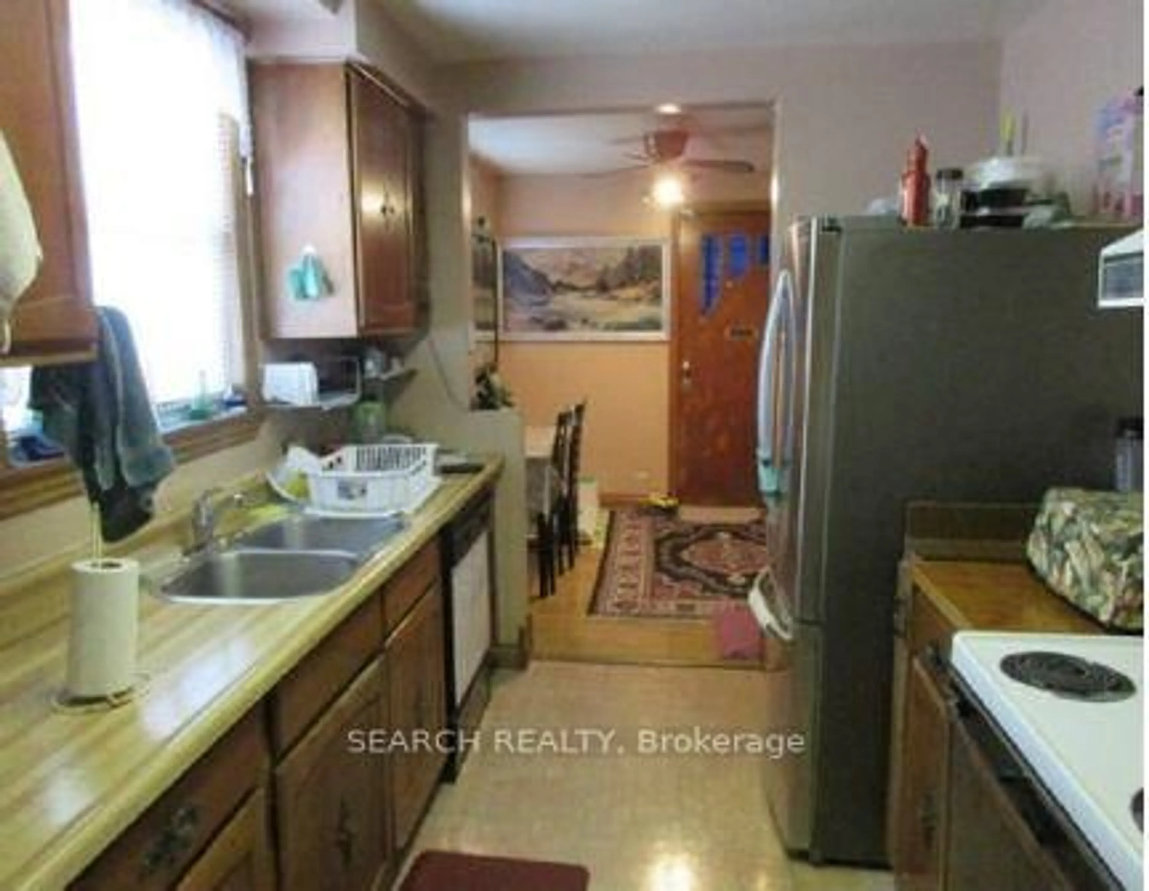 Standard kitchen, unknown for 37 North Alarton St, Mississauga Ontario L4T 1J9