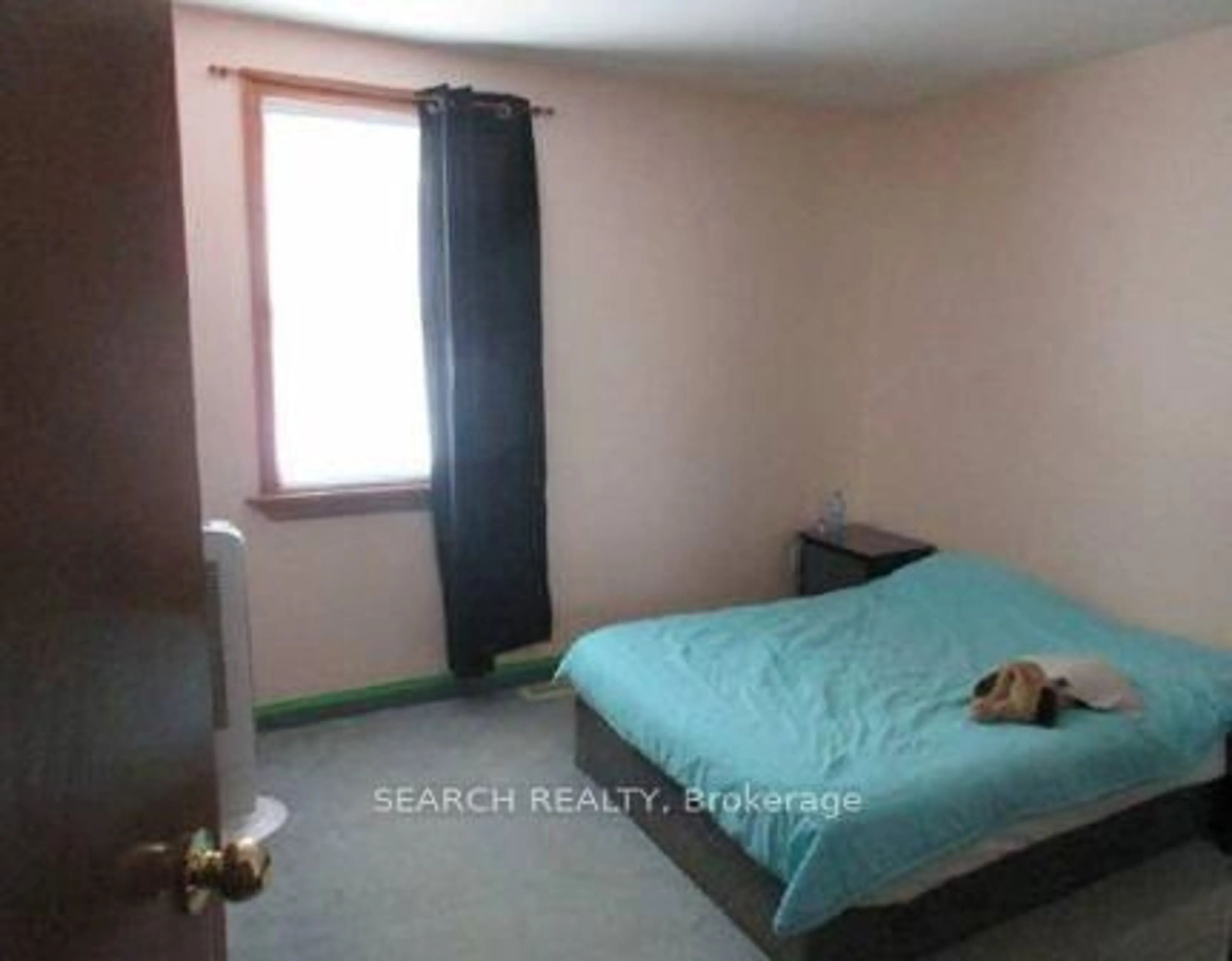 A pic of a room for 37 North Alarton St, Mississauga Ontario L4T 1J9