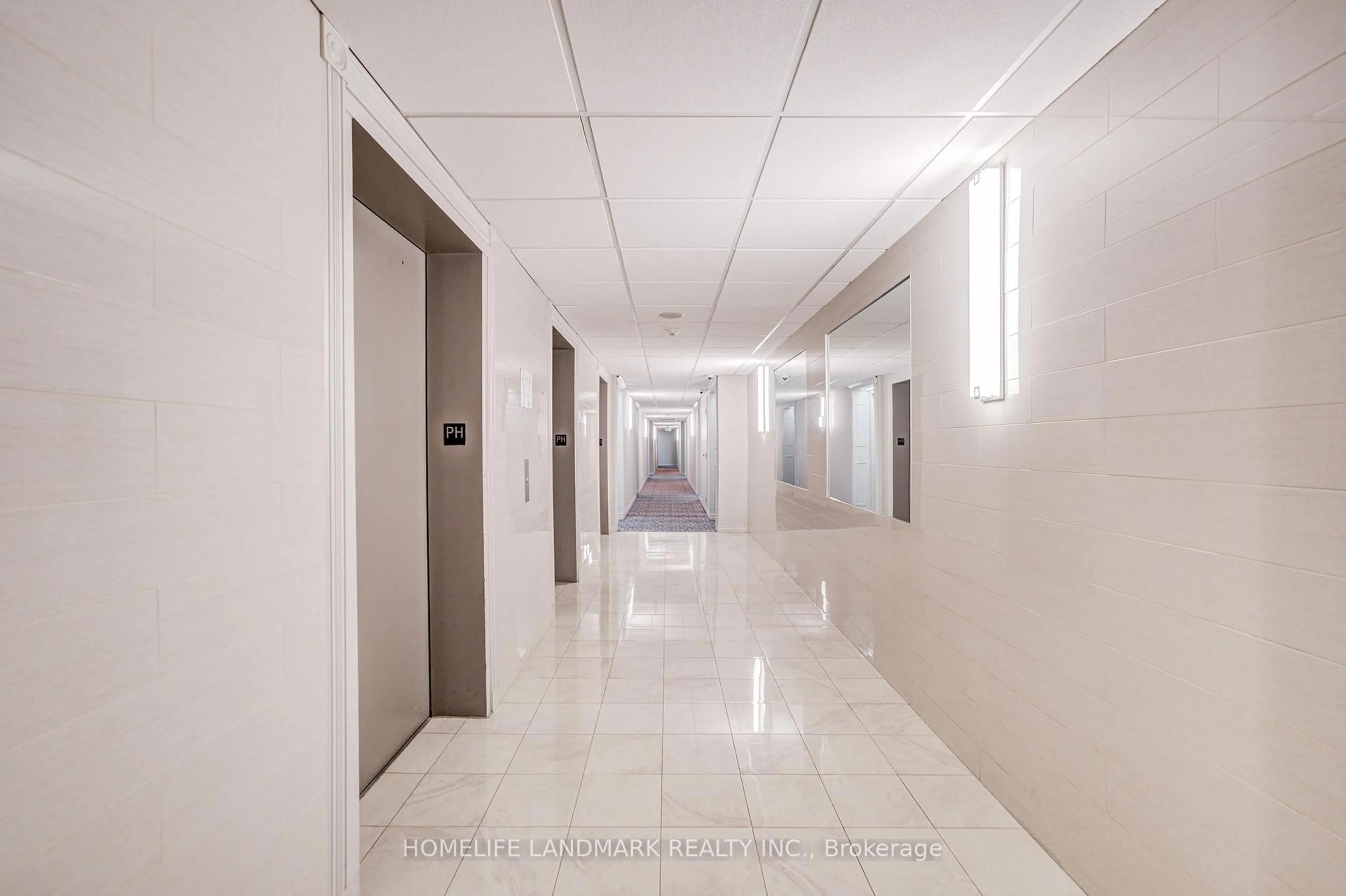 Indoor foyer for 155 Hillcrest Ave #2306, Mississauga Ontario L5B 3Z2