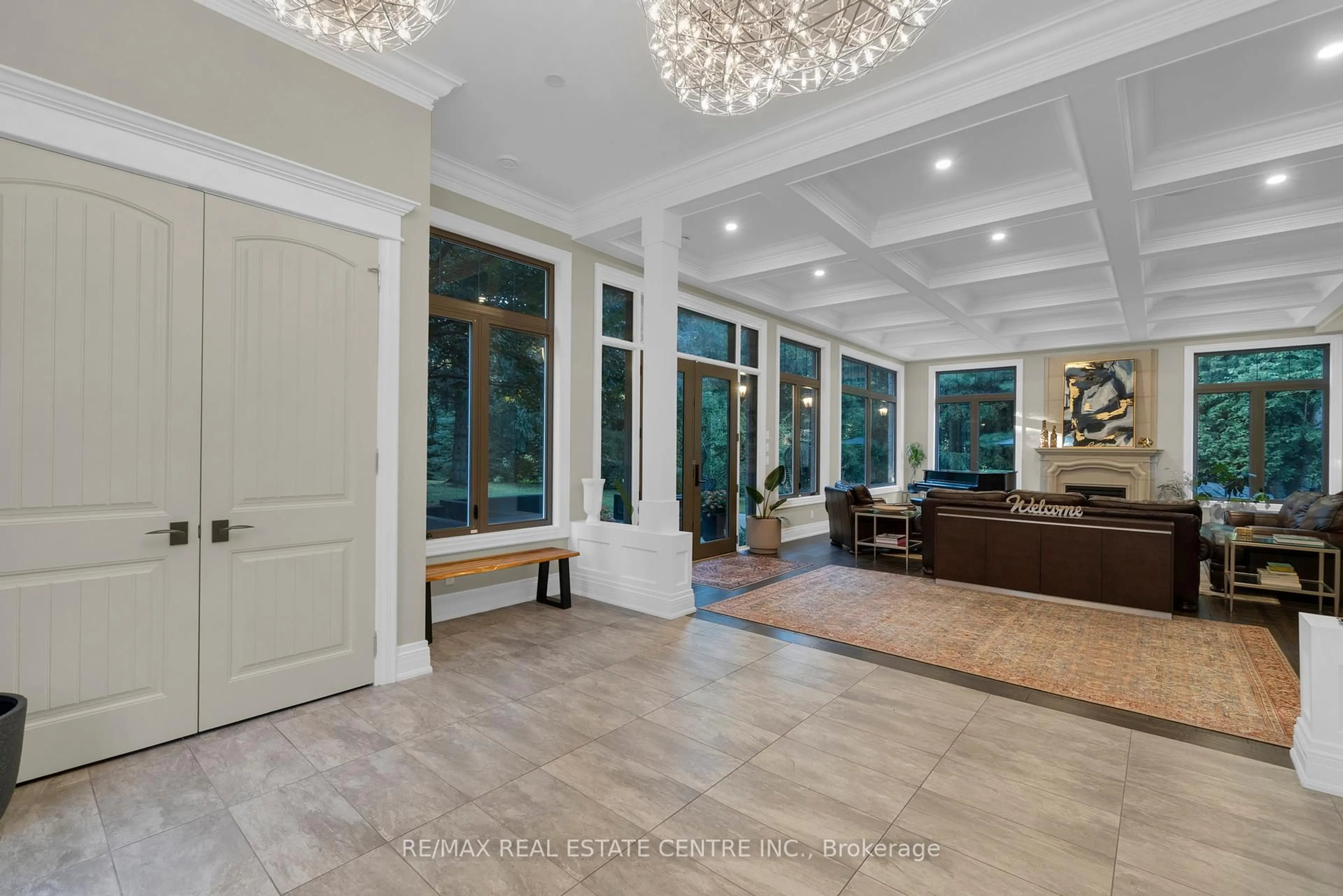 Indoor foyer for 1175 Derry Rd, Milton Ontario L0P 1B0