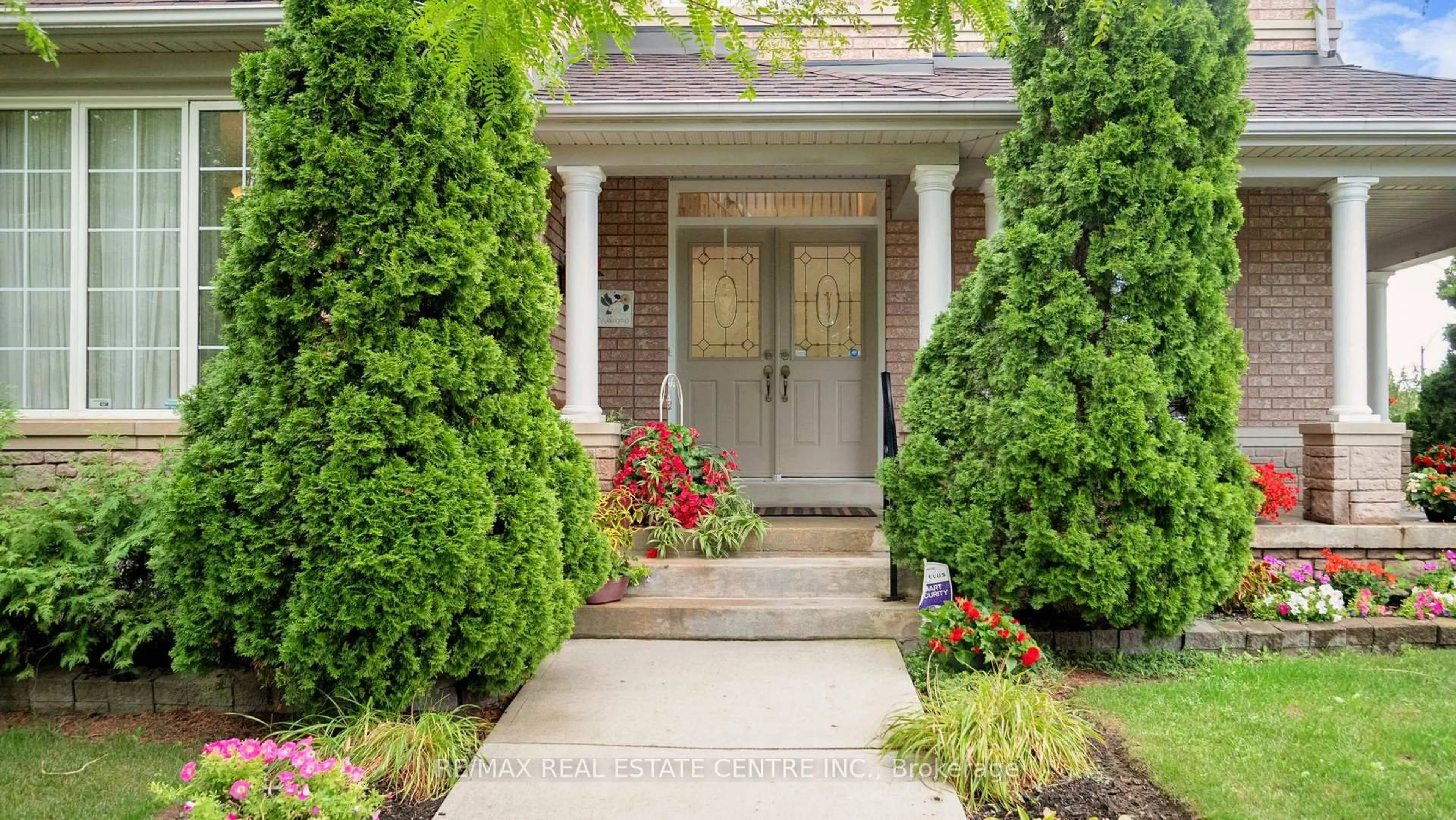 Indoor entryway for 5893 Long Valley Rd, Mississauga Ontario L5M 6J6