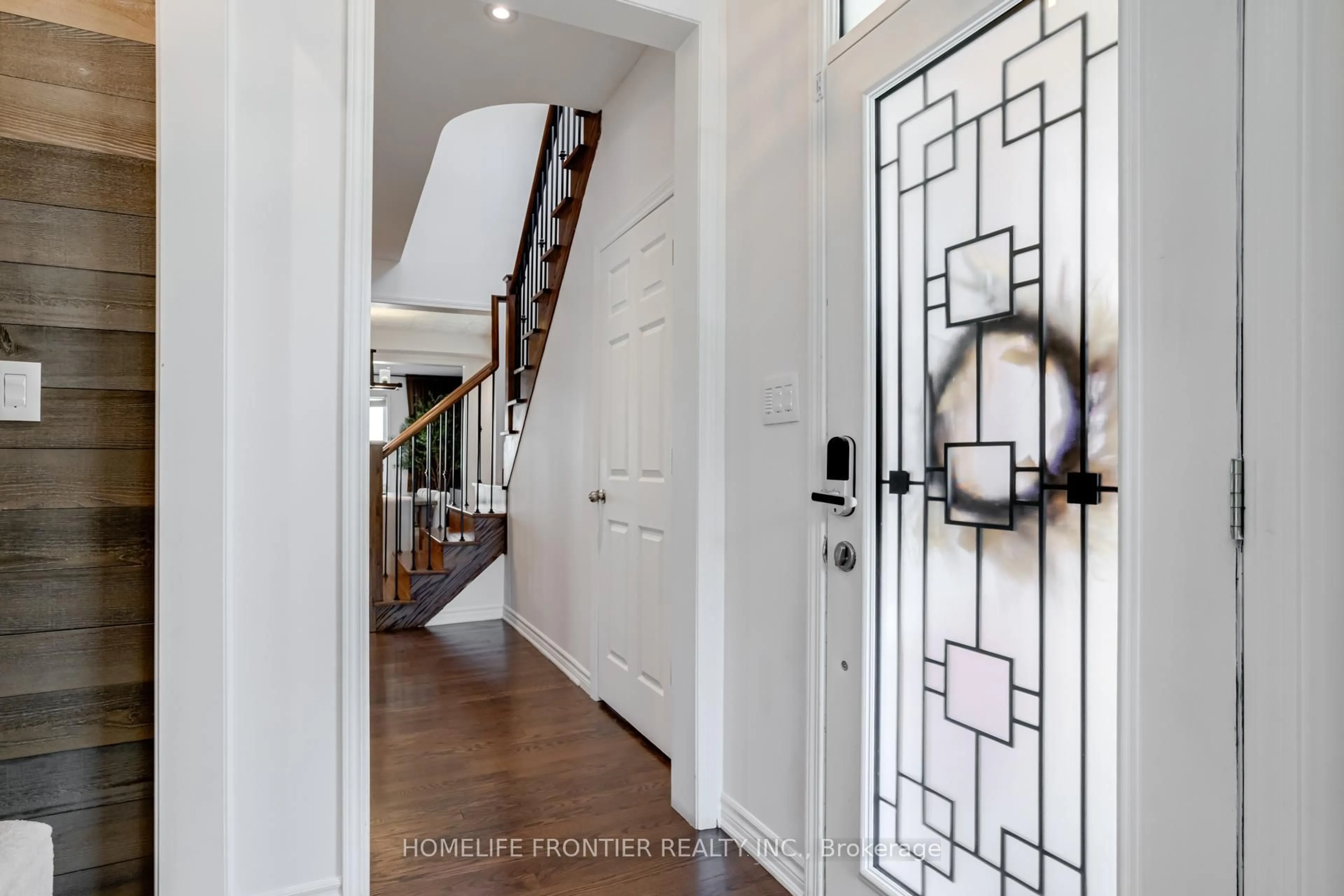 Indoor entryway for 422 Hinton Terr, Milton Ontario L9E 1E1