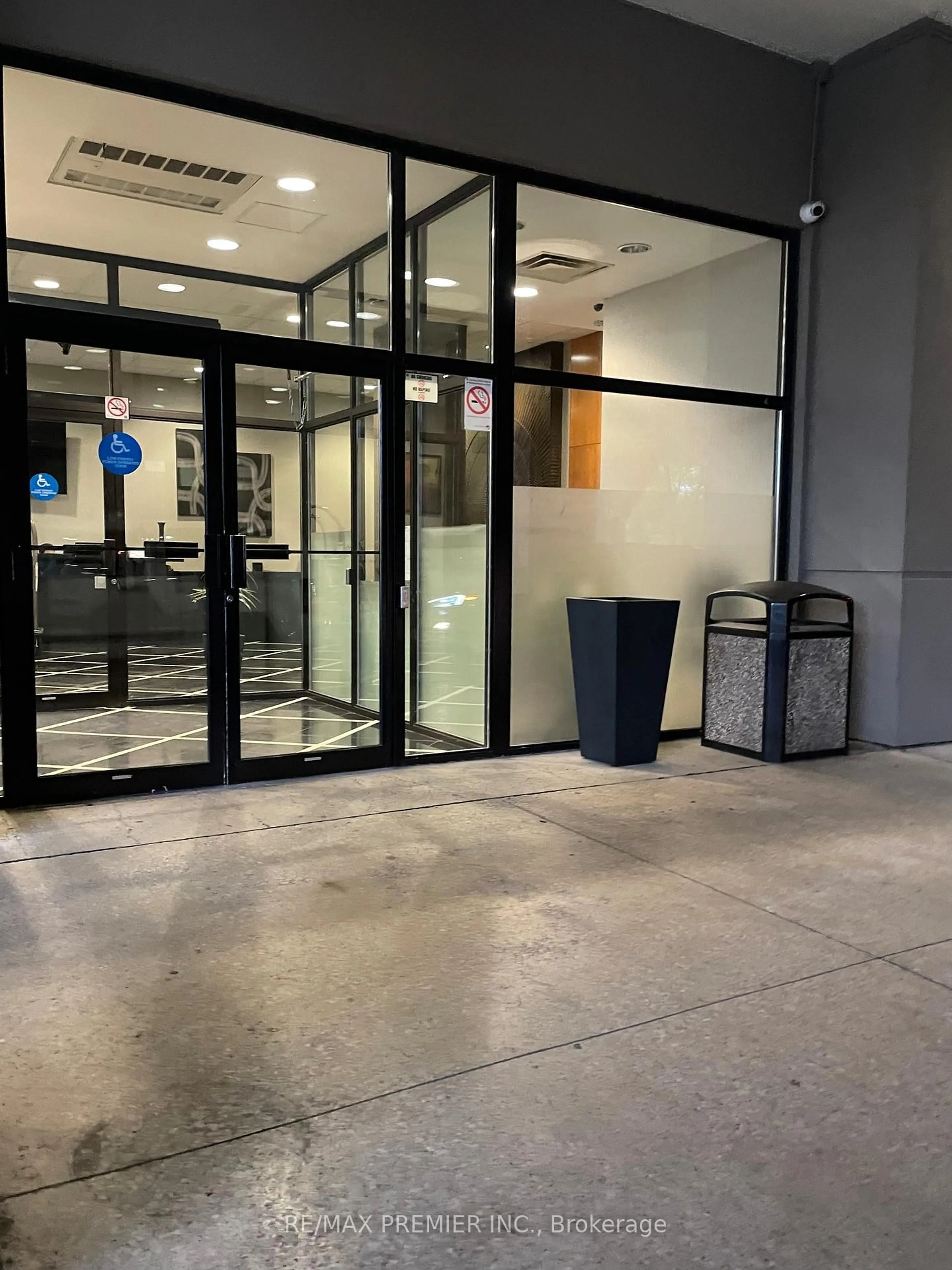 Indoor foyer for 2737 Keele St #325, Toronto Ontario M3M 2E9