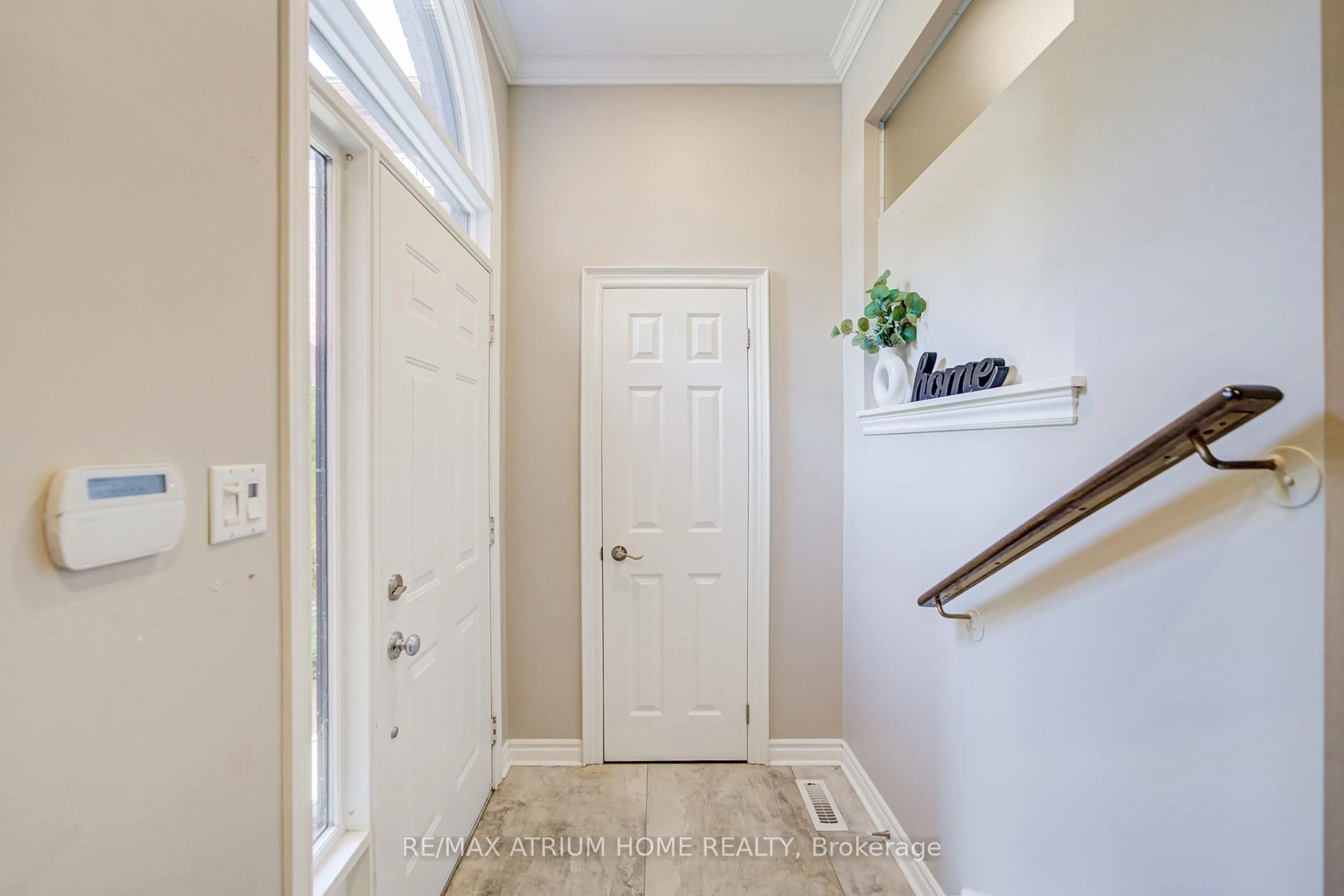 Indoor entryway for 2095 Grand Ravine Dr, Oakville Ontario L6H 6B5