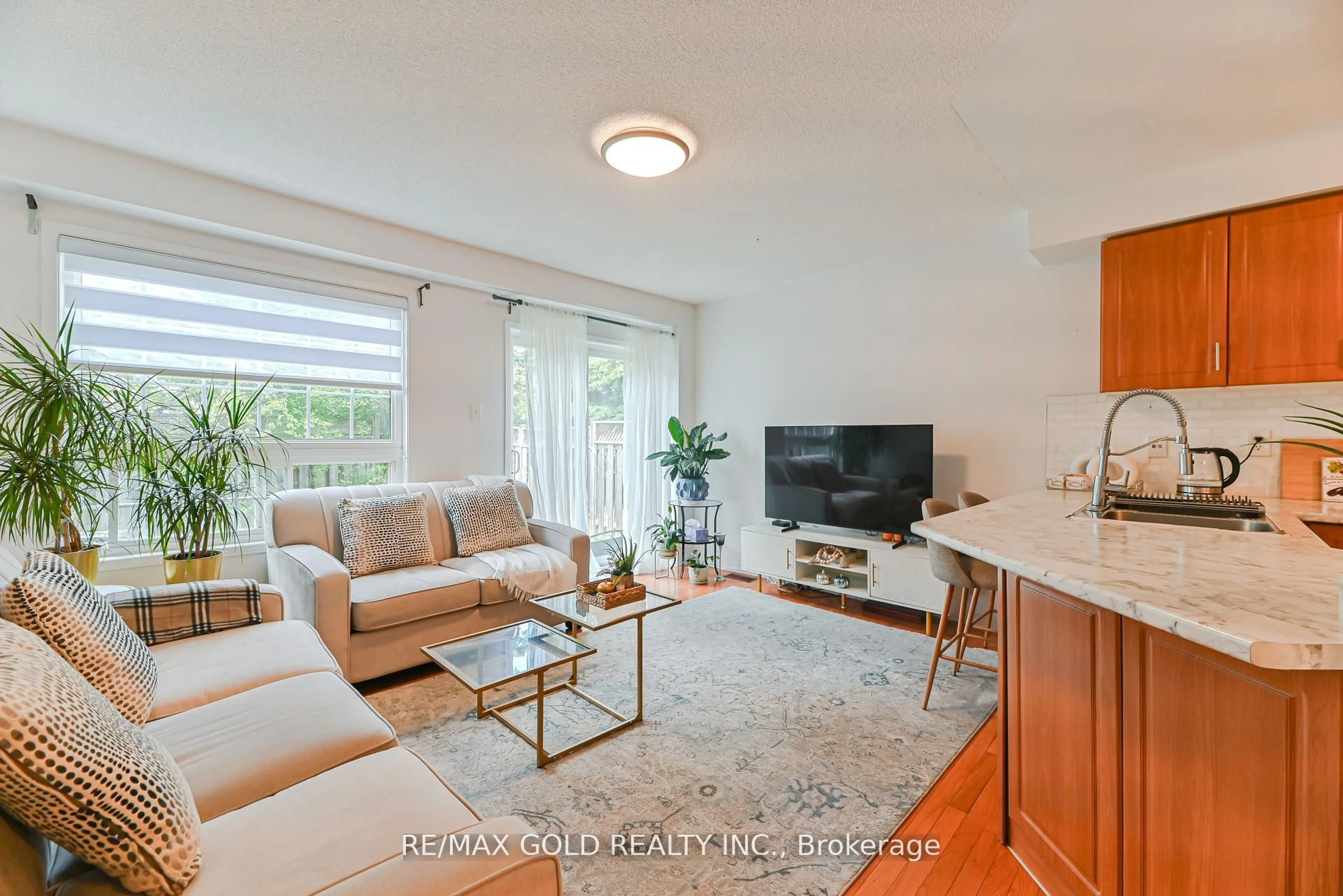 Living room with furniture, unknown for 28 Plum Hollow Crt, Brampton Ontario L6R 2T5