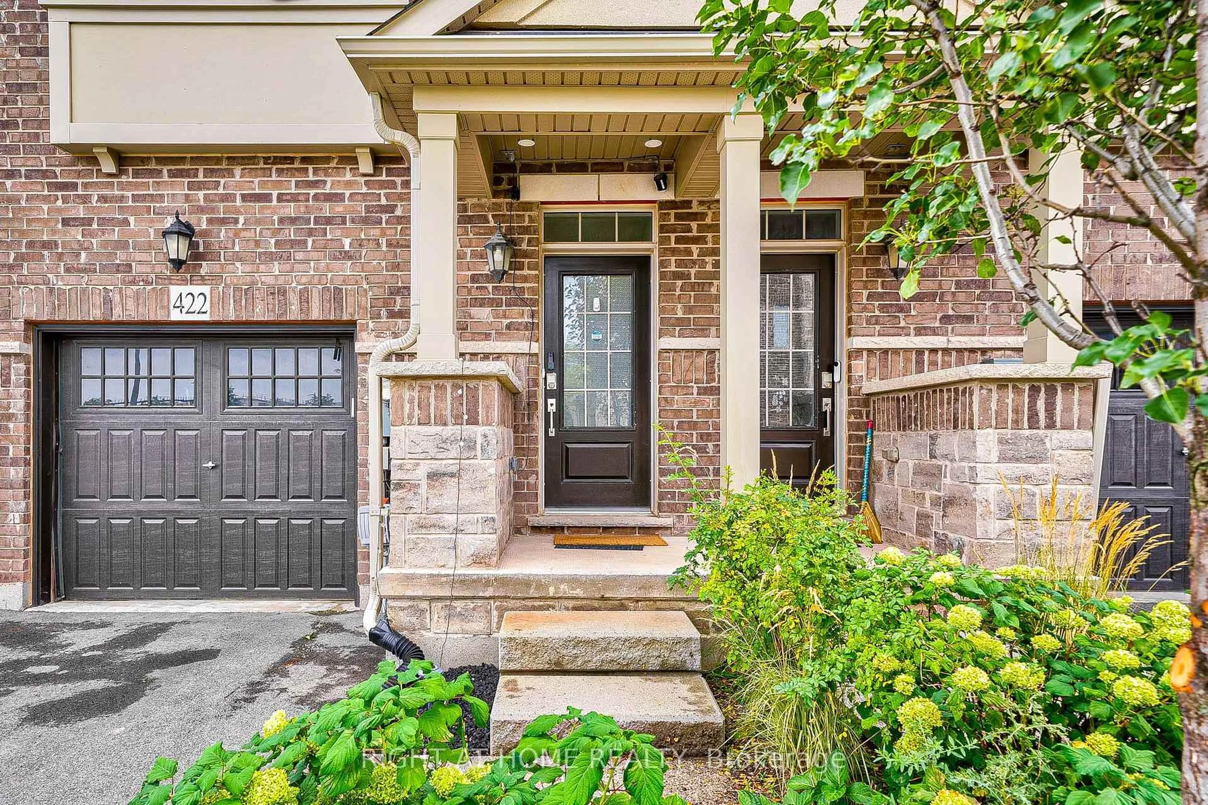 Home with brick exterior material, street for 422 Belcourt Common, Oakville Ontario L6H 0R2