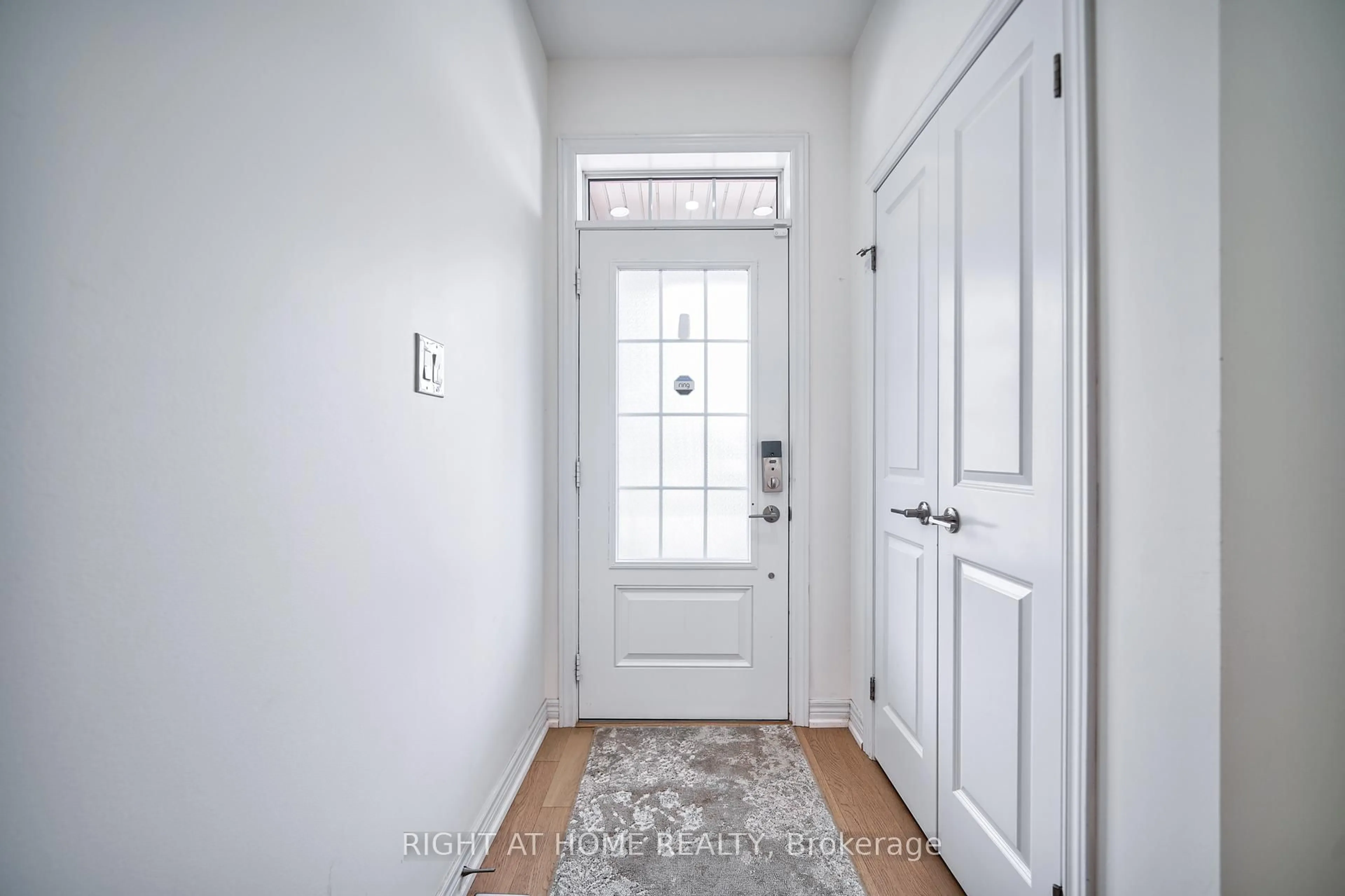 Indoor entryway for 422 Belcourt Common, Oakville Ontario L6H 0R2