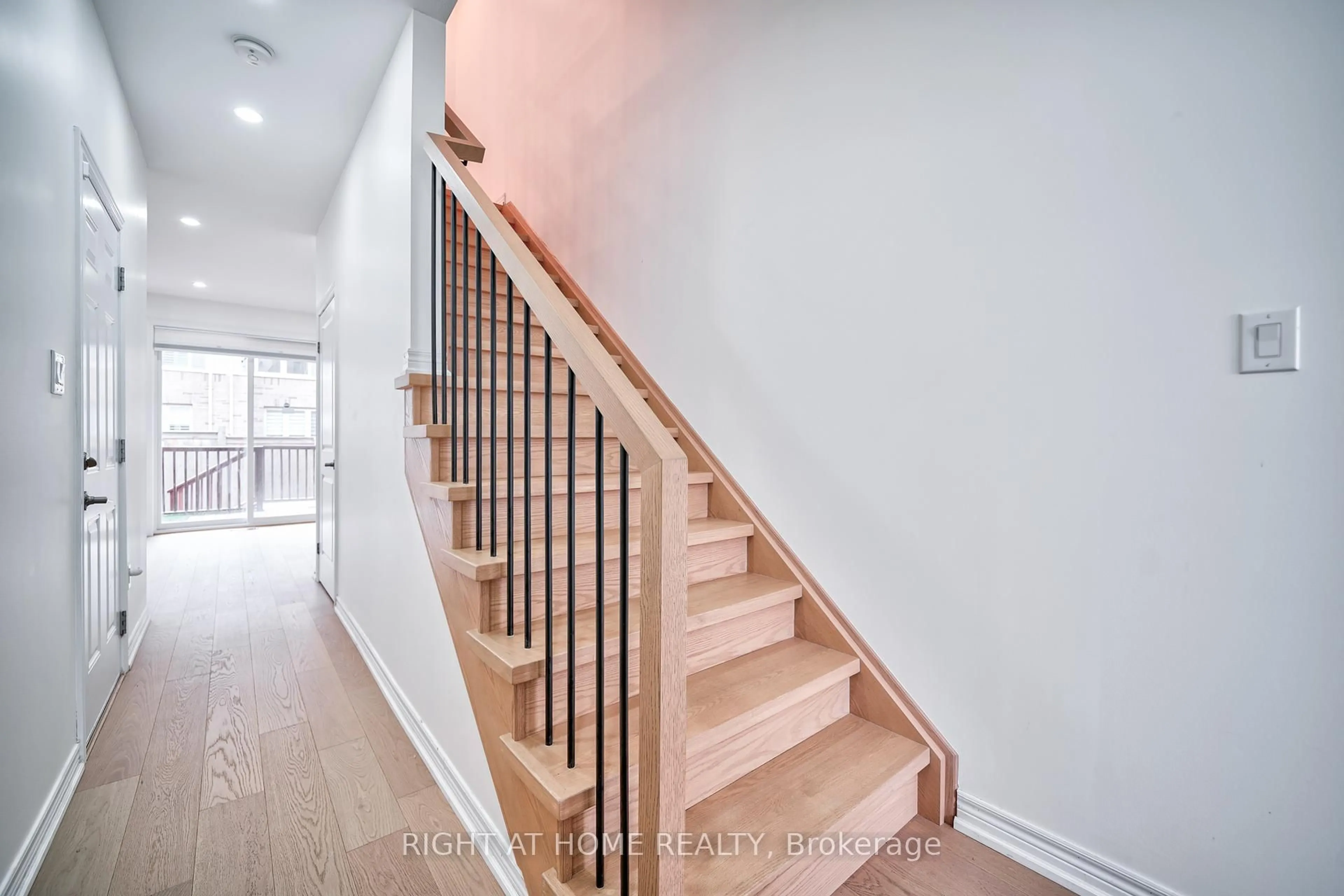 Stairs for 422 Belcourt Common, Oakville Ontario L6H 0R2