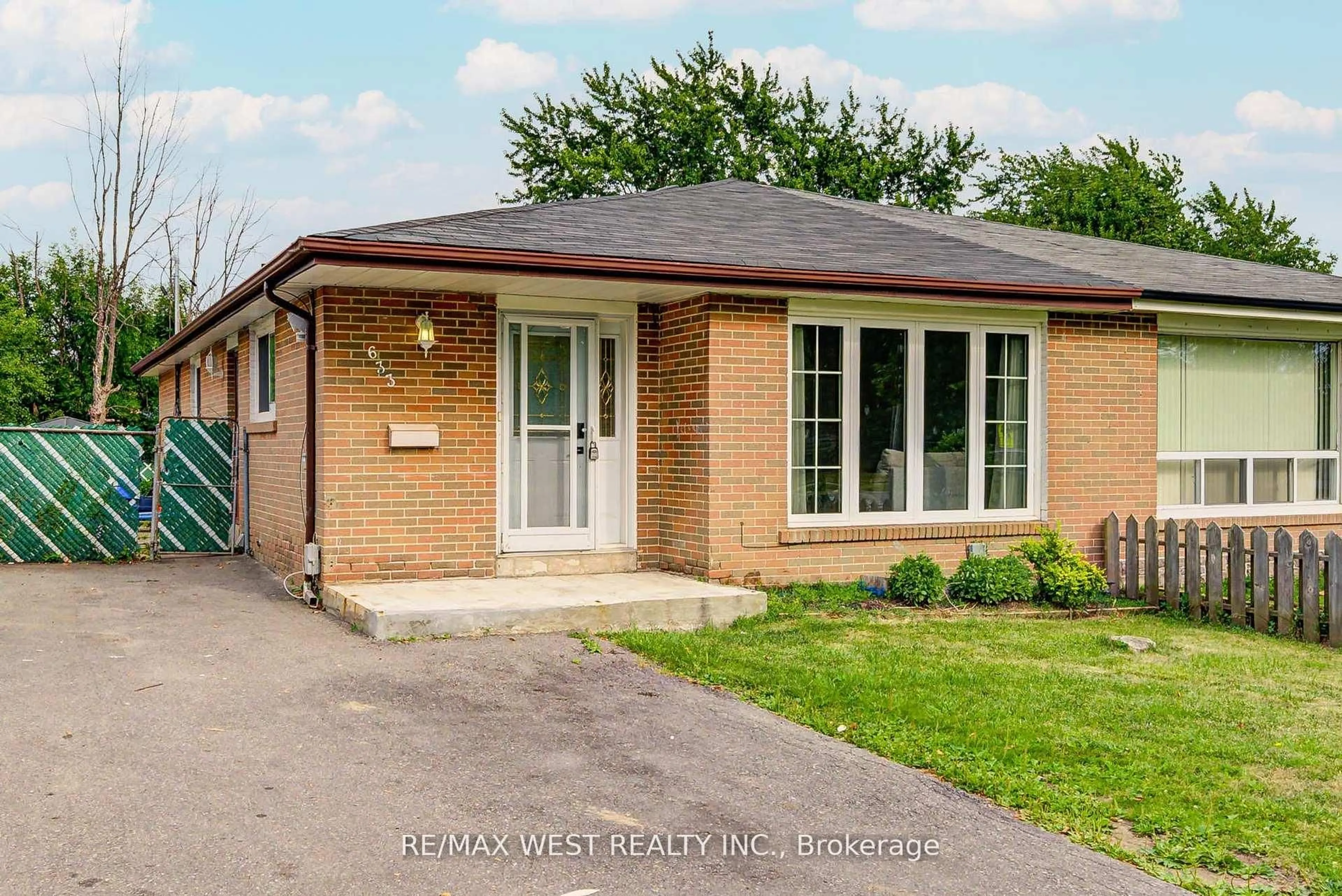 Home with brick exterior material, street for 633 Balmoral Dr, Brampton Ontario L6T 1W8