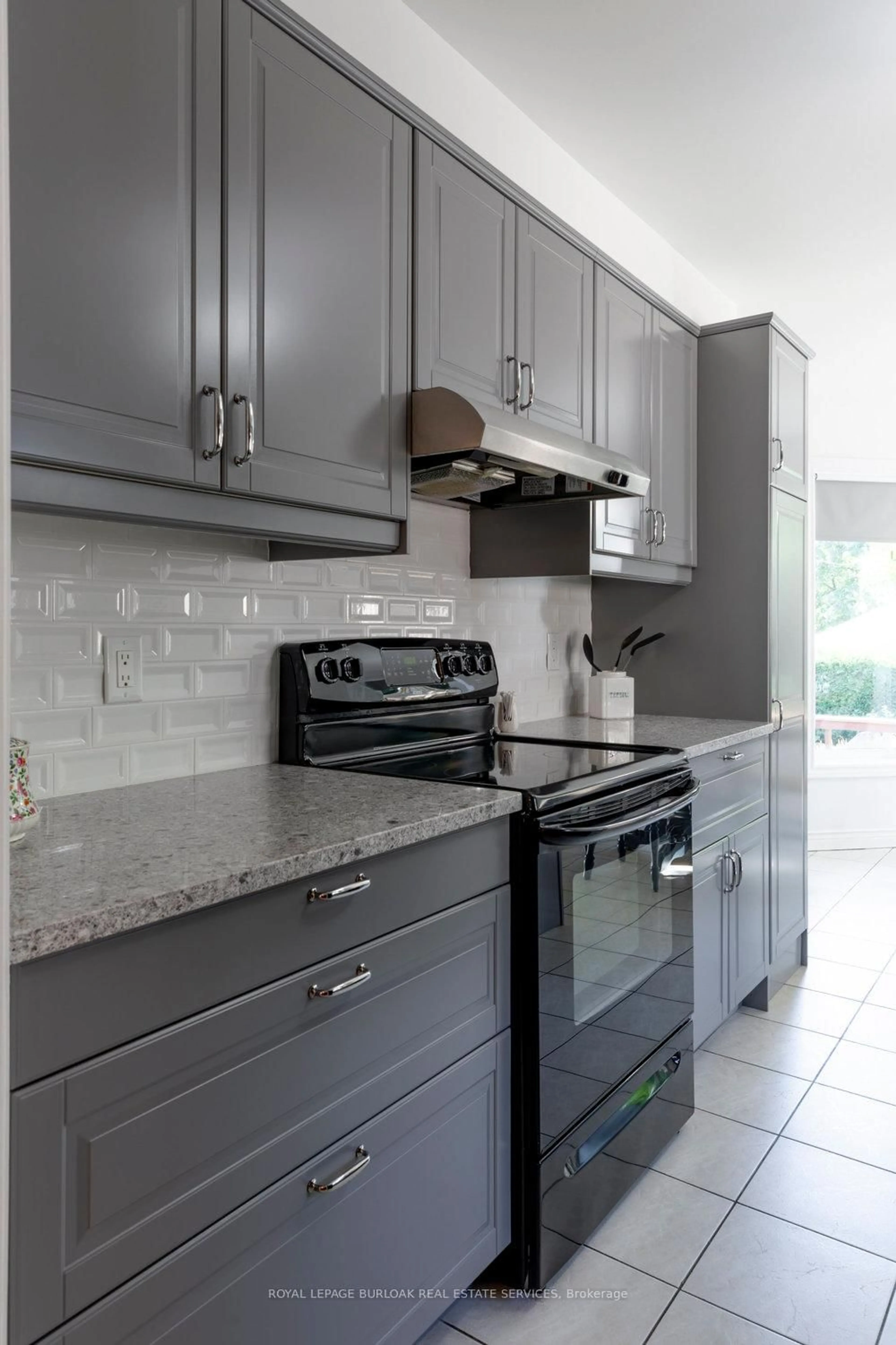 Unknown for 1142 Augustus Dr, Burlington Ontario L7S 2K6