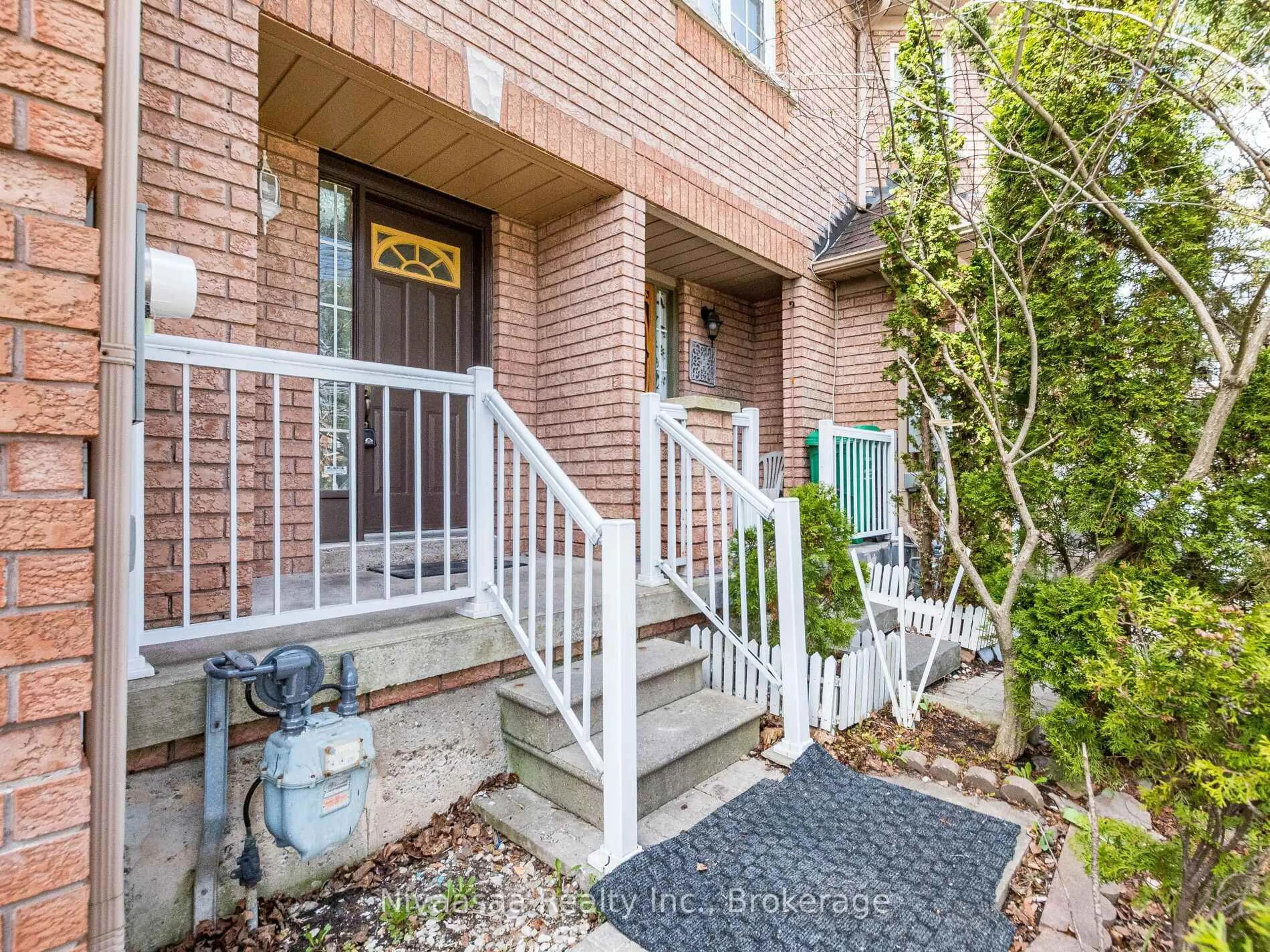 Unknown for 32 Twin Pines Cres, Brampton Ontario L7A 1M6