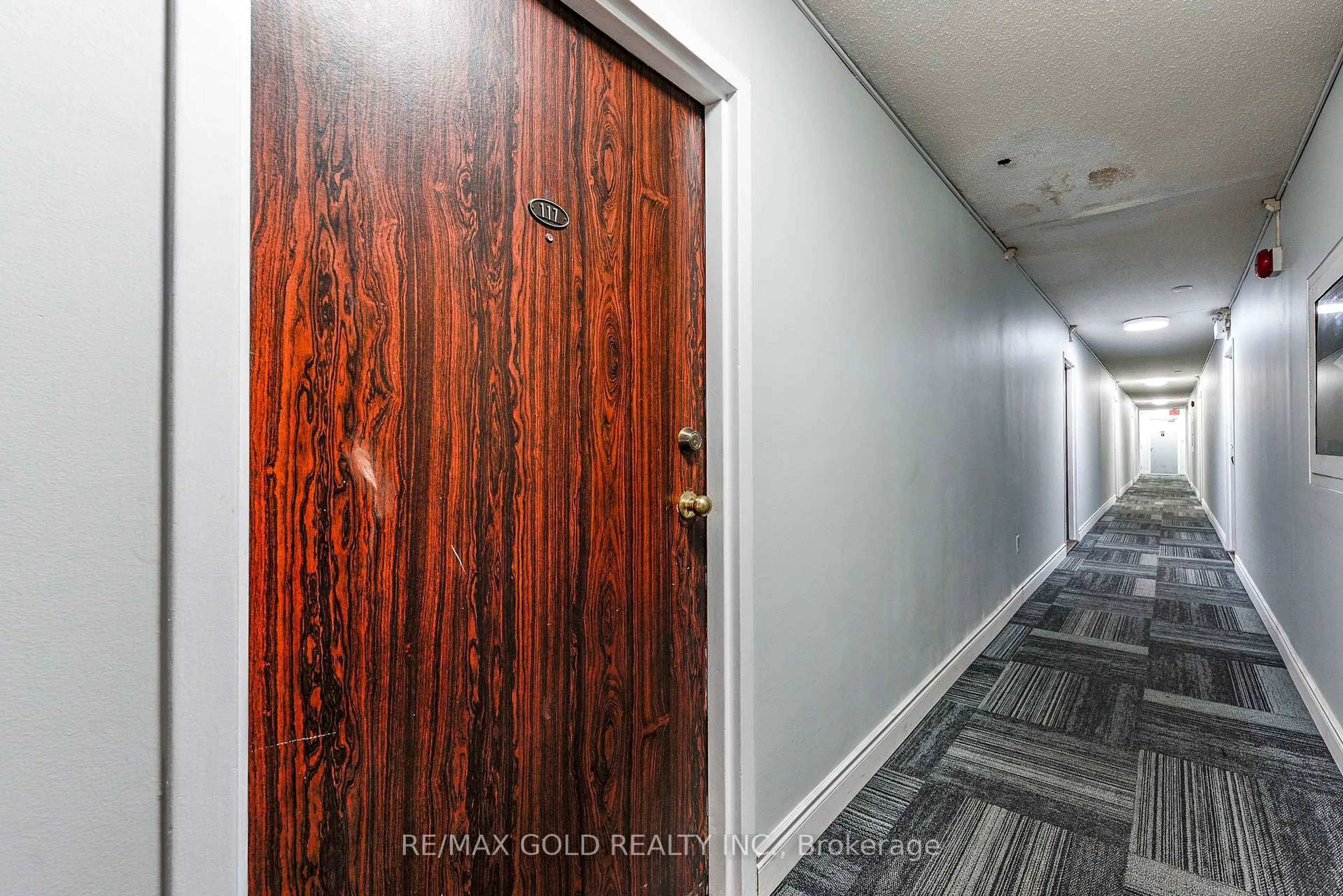 Indoor entryway for 3455 Morning Star Dr #117, Mississauga Ontario L4T 3T9