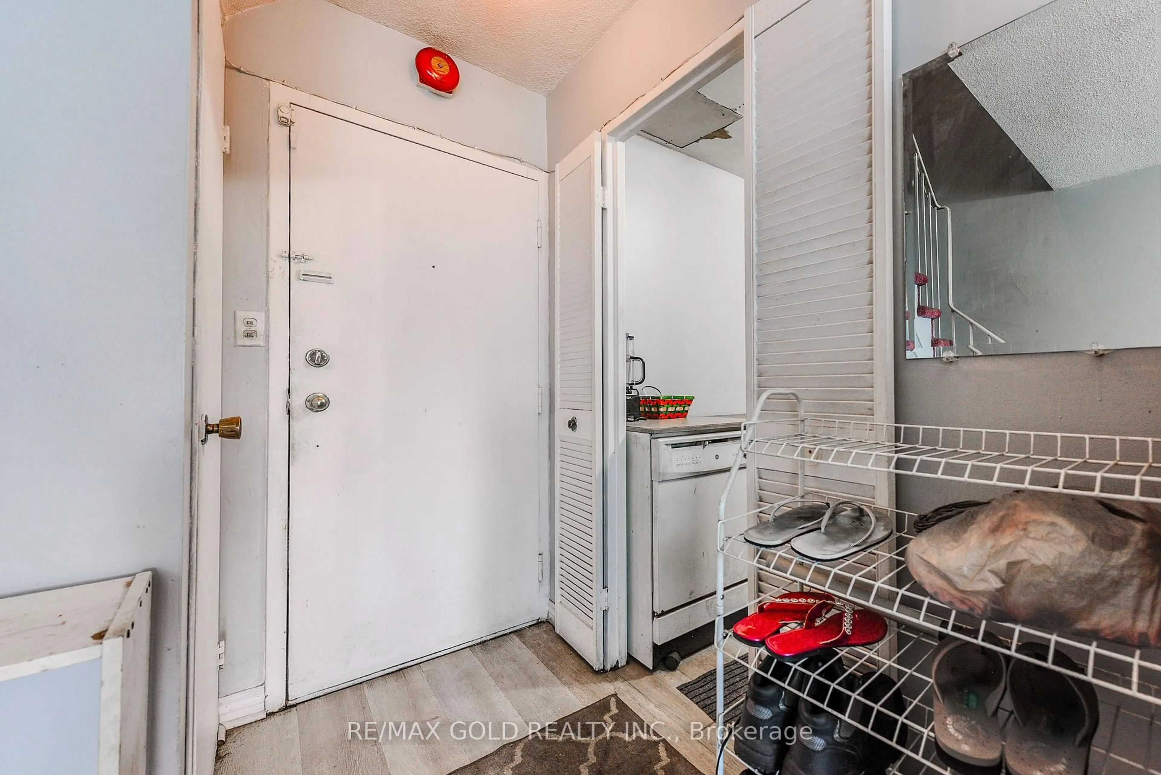 Indoor entryway for 3455 Morning Star Dr #117, Mississauga Ontario L4T 3T9