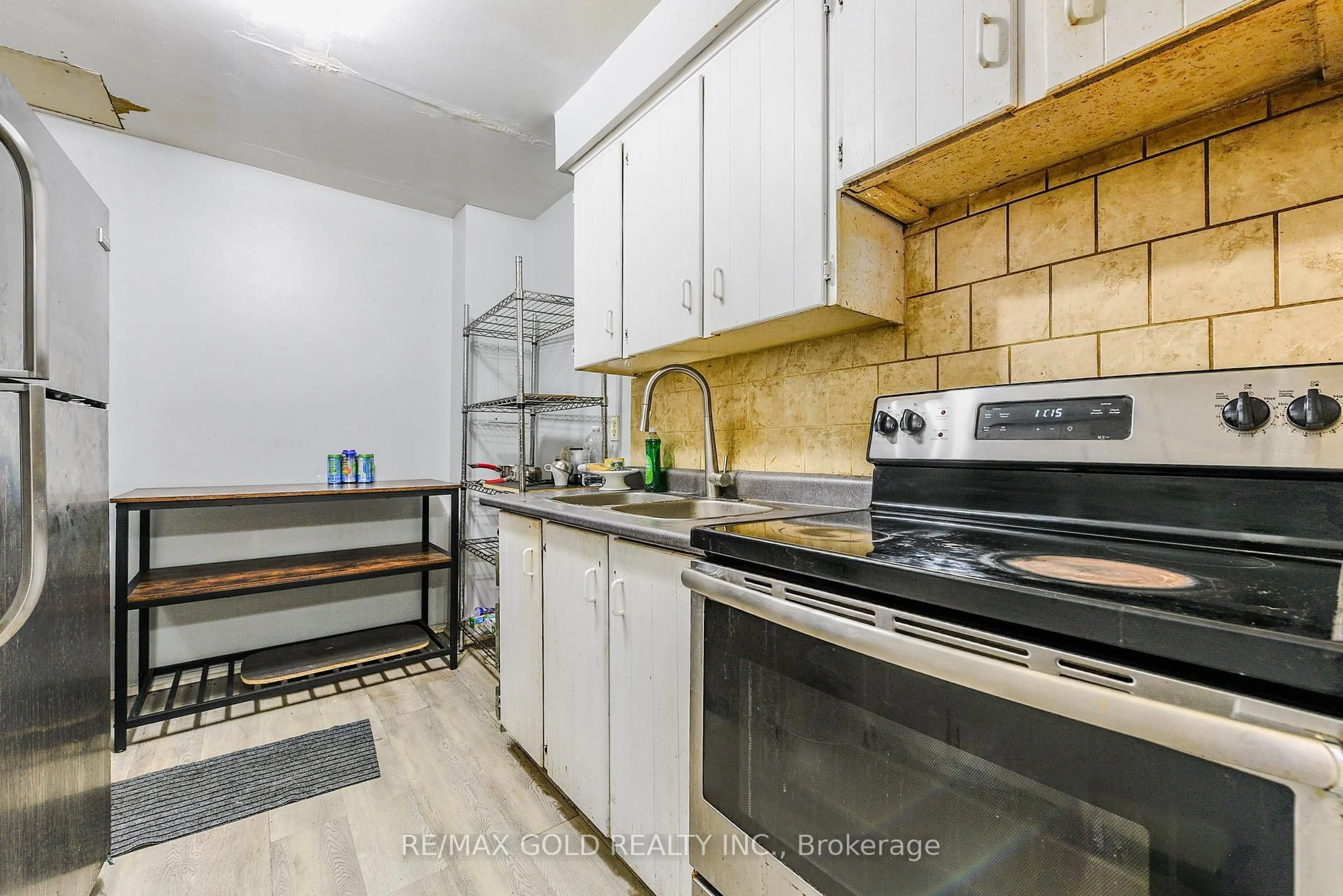 Standard kitchen, ceramic/tile floor for 3455 Morning Star Dr #117, Mississauga Ontario L4T 3T9