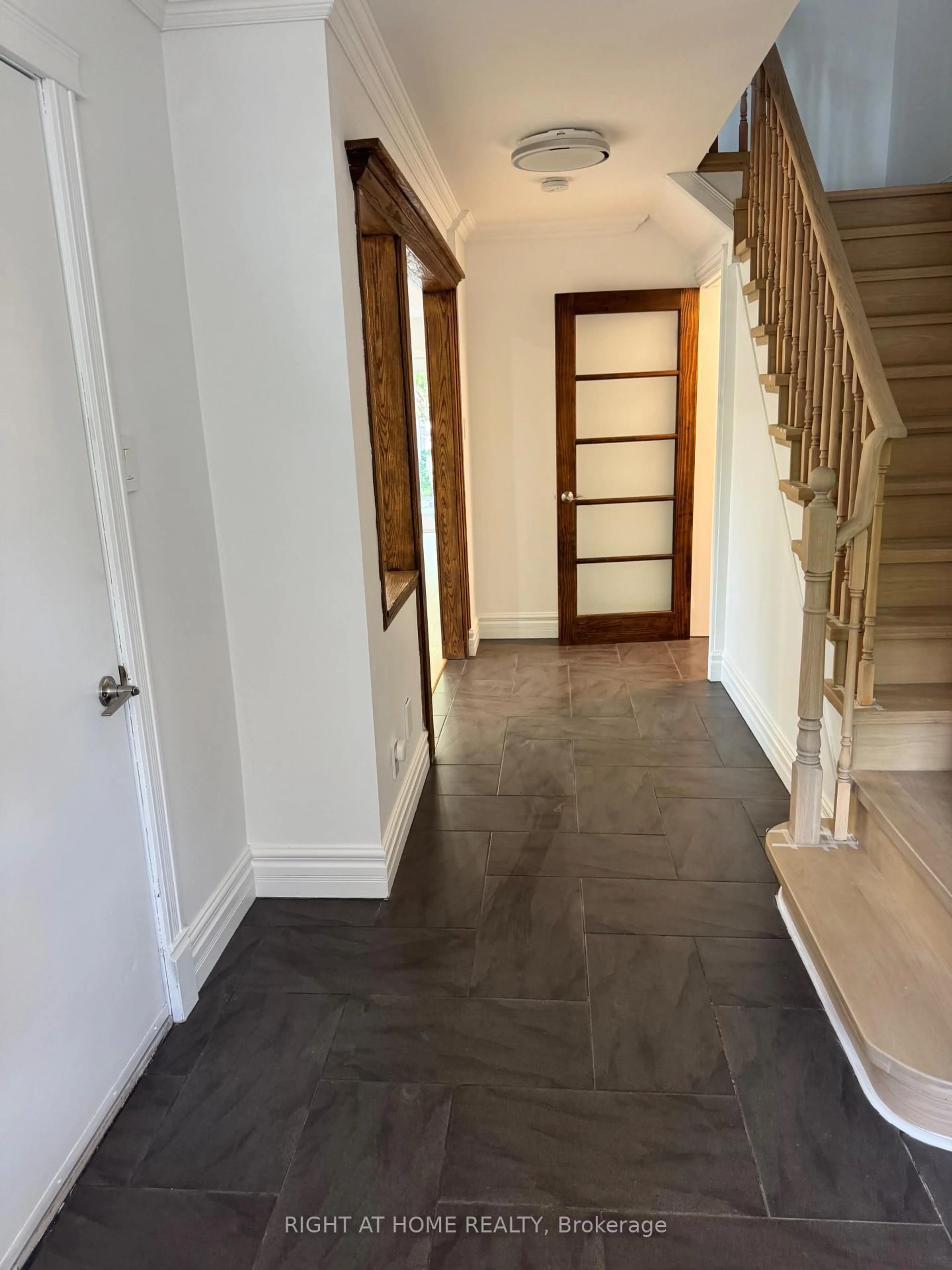 Indoor foyer for 1216 Blackburn Dr, Oakville Ontario L6M 2X9