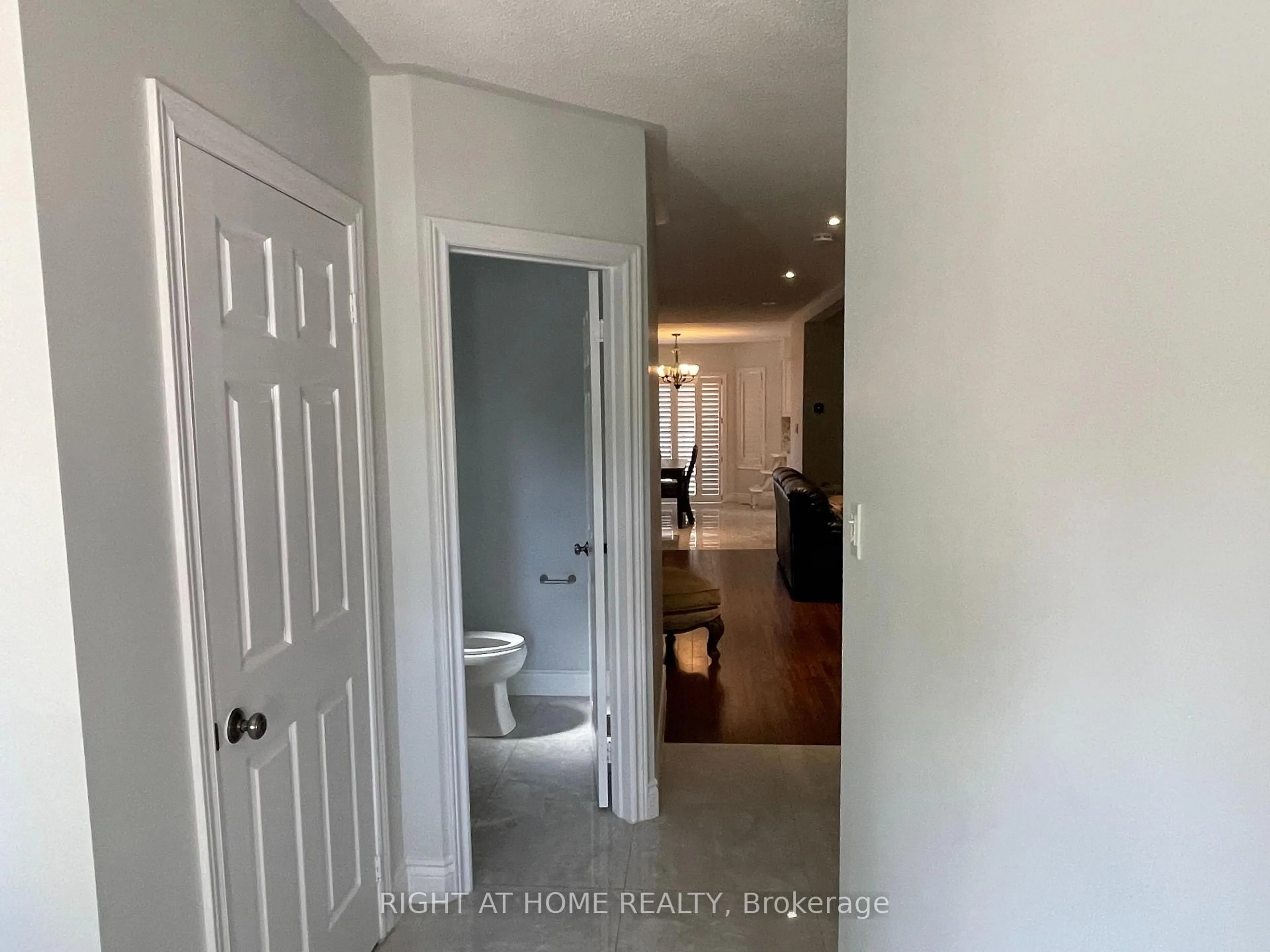 Indoor entryway for 18 Archbury Circ, Caledon Ontario L7E 2H7
