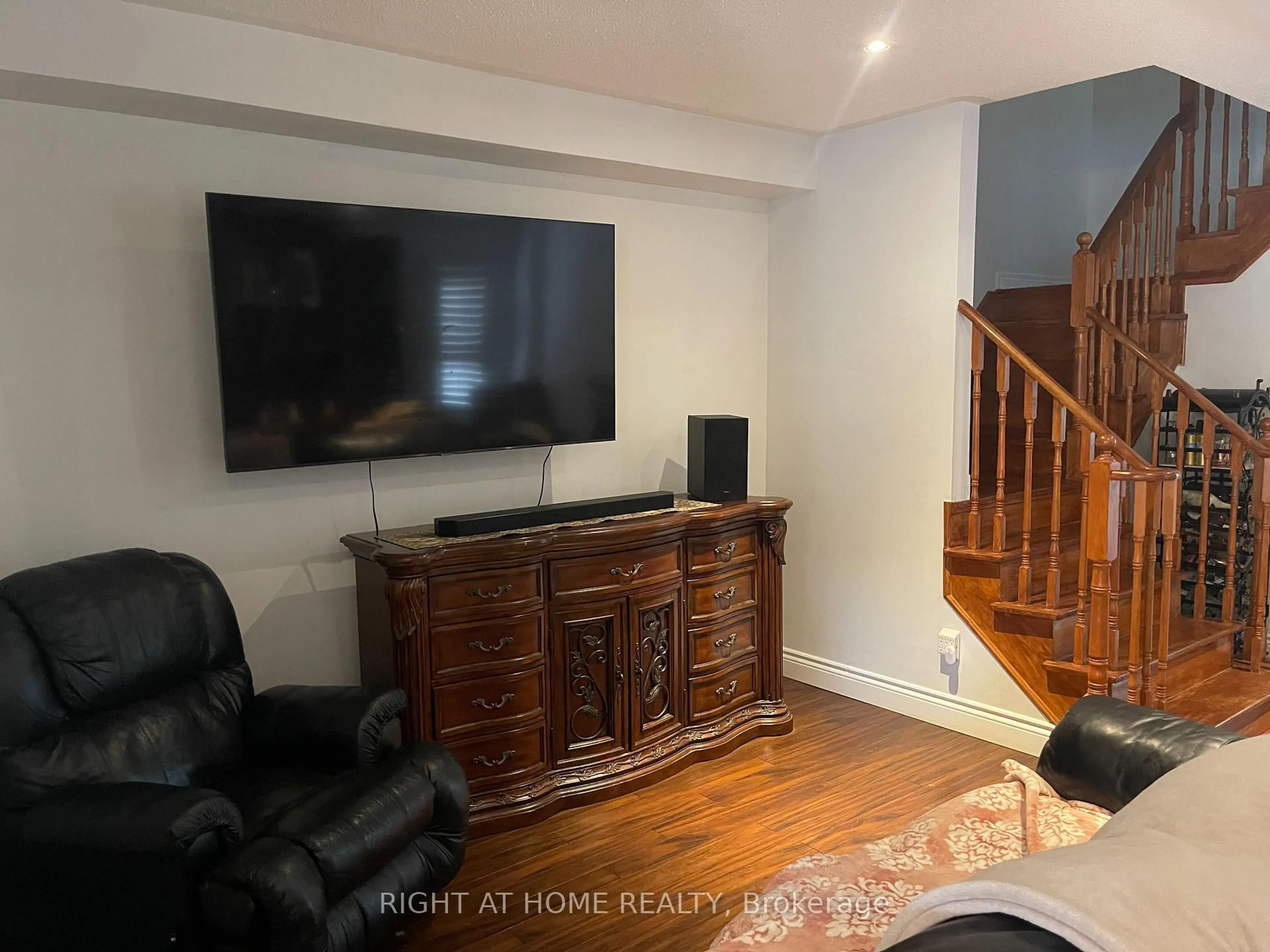 Home theater for 18 Archbury Circ, Caledon Ontario L7E 2H7
