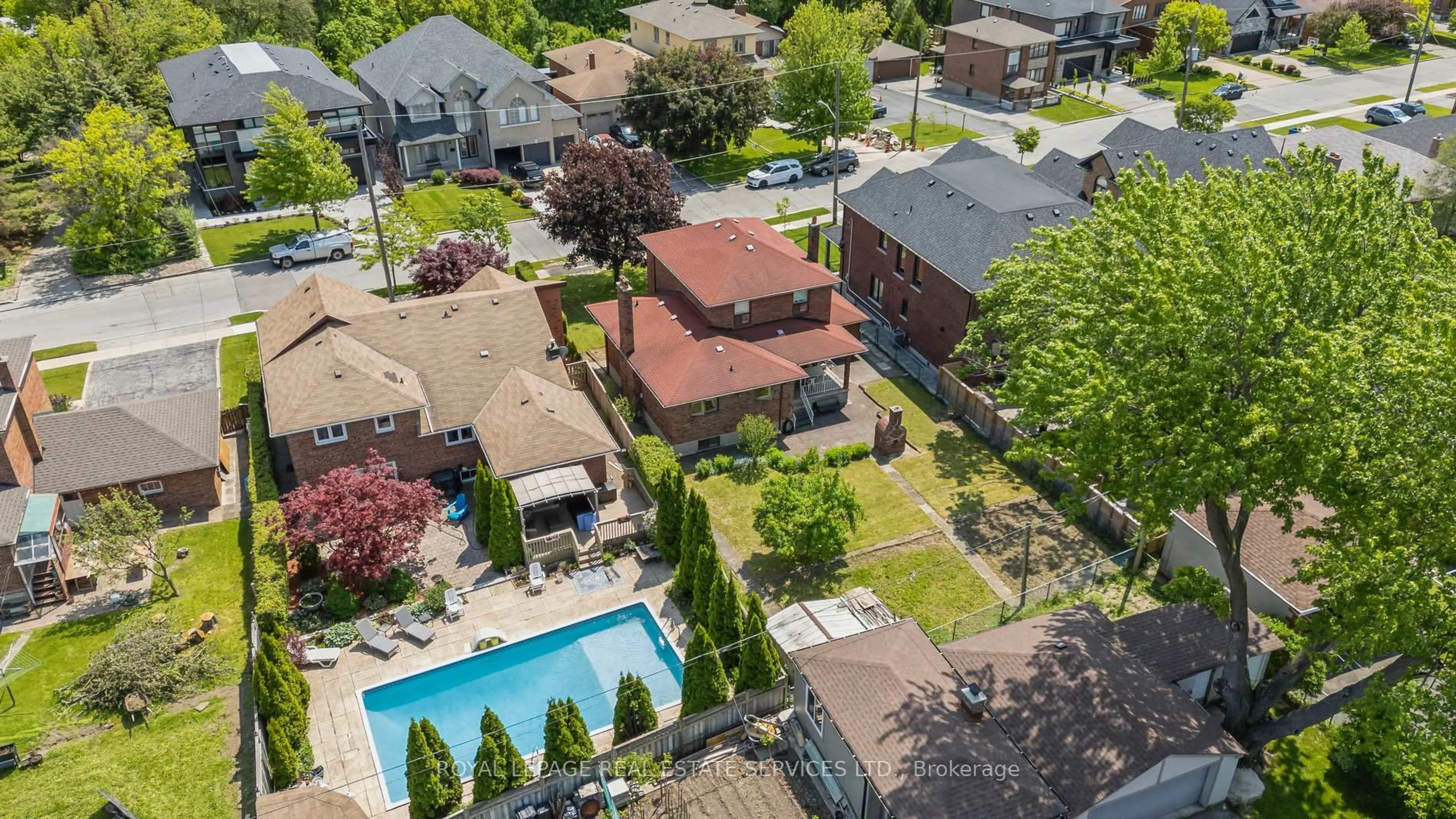 A pic from outside/outdoor area/front of a property/back of a property/a pic from drone, city buildings view from balcony for 28 Cornelius Pkwy, Toronto Ontario M6L 2K3
