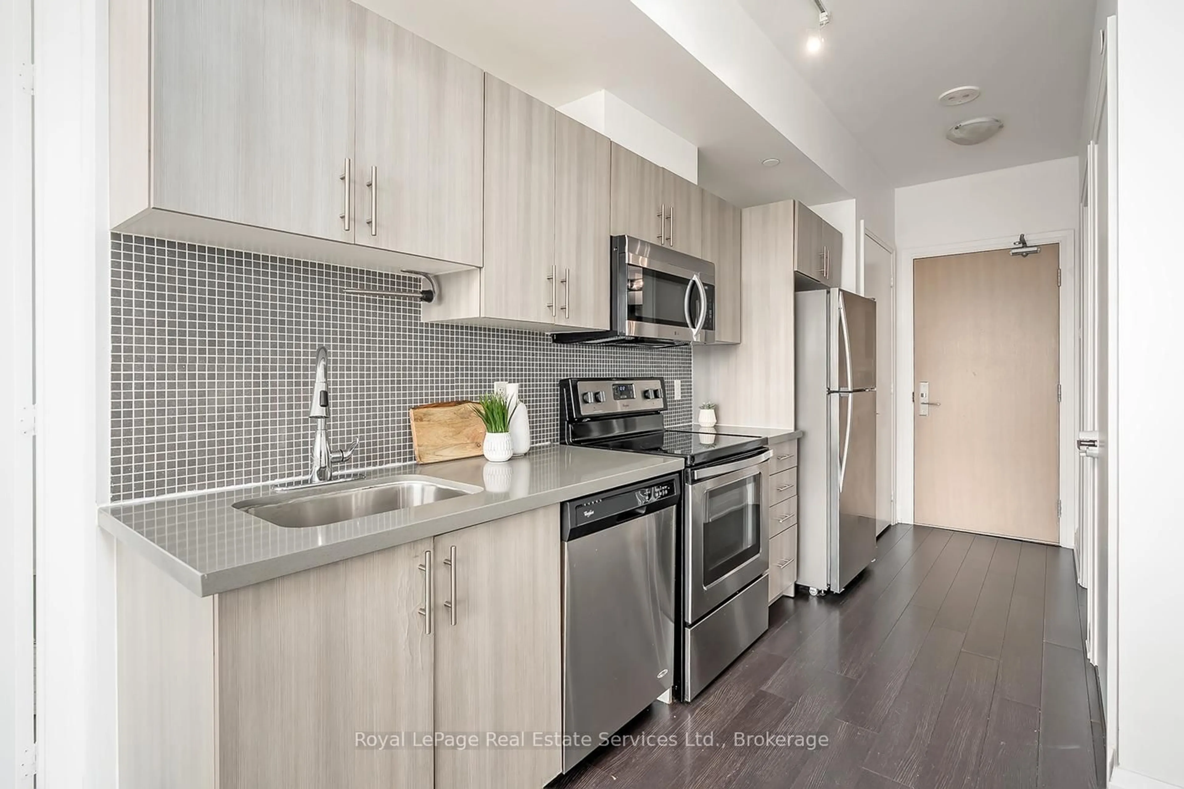 Unknown for 16 McAdam Ave #410, Toronto Ontario M6A 0B9