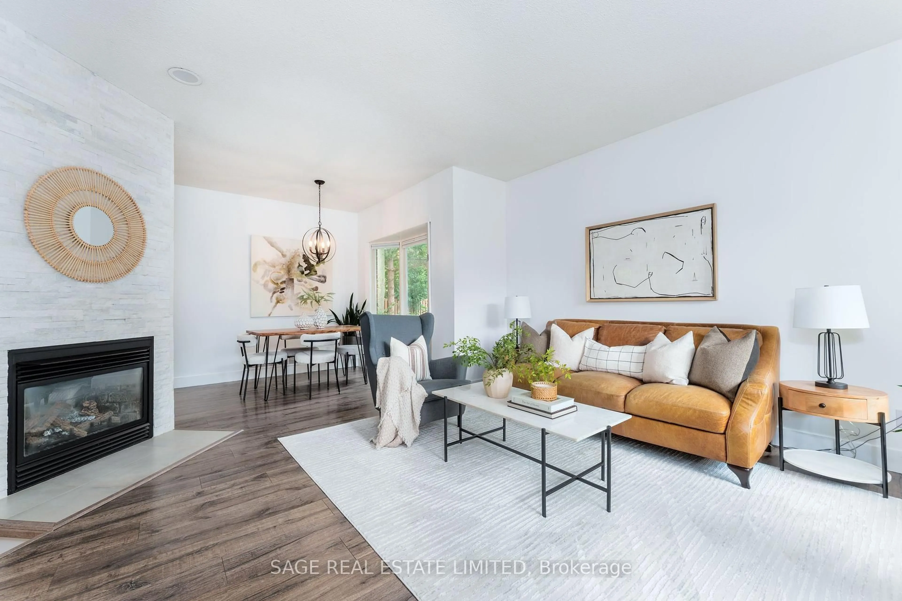 Living room with furniture, unknown for 935 King Rd #12, Burlington Ontario L7T 3L2