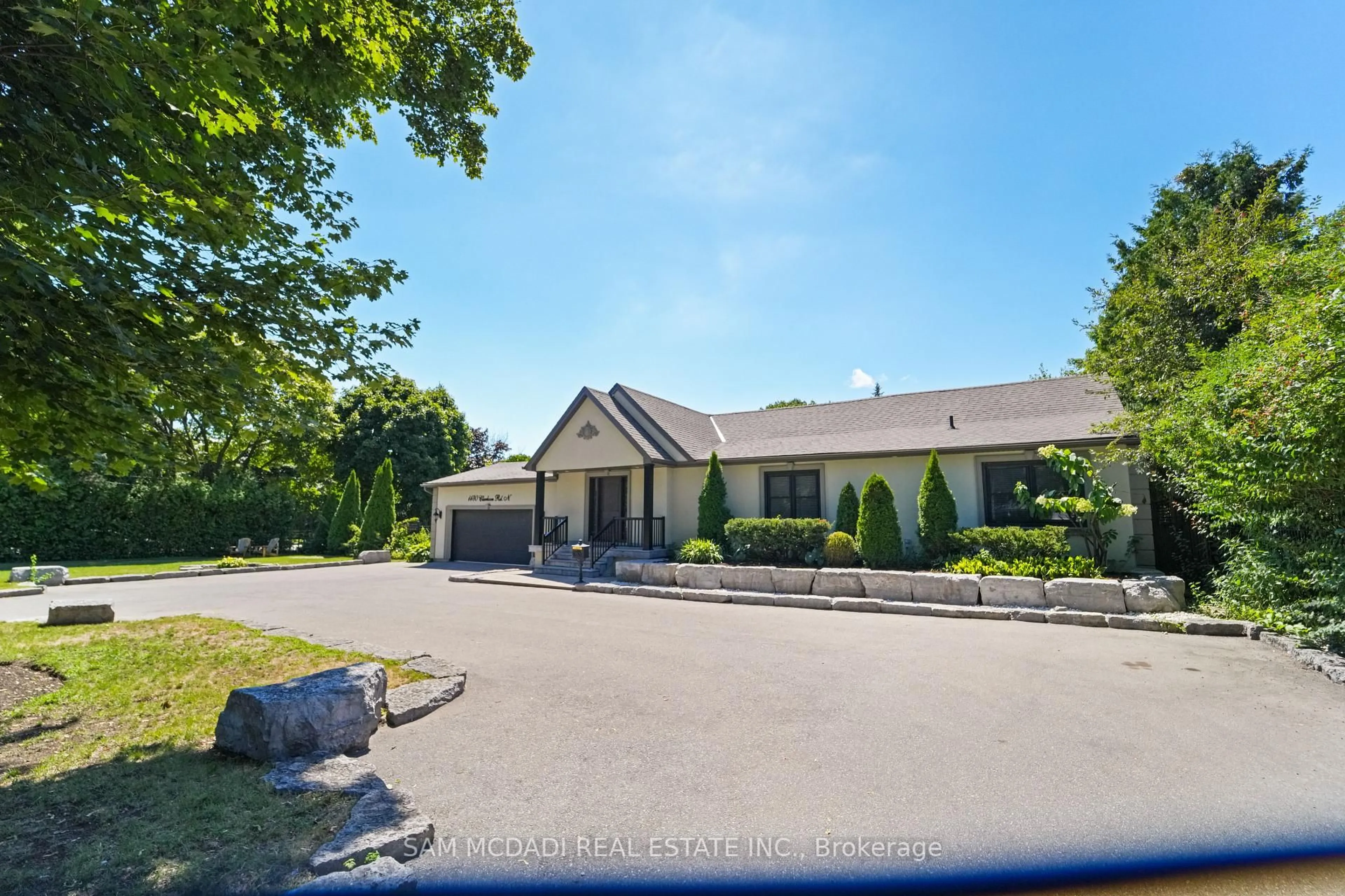A pic from outside/outdoor area/front of a property/back of a property/a pic from drone, unknown for 1480 Clarkson Rd, Mississauga Ontario L5J 2W9