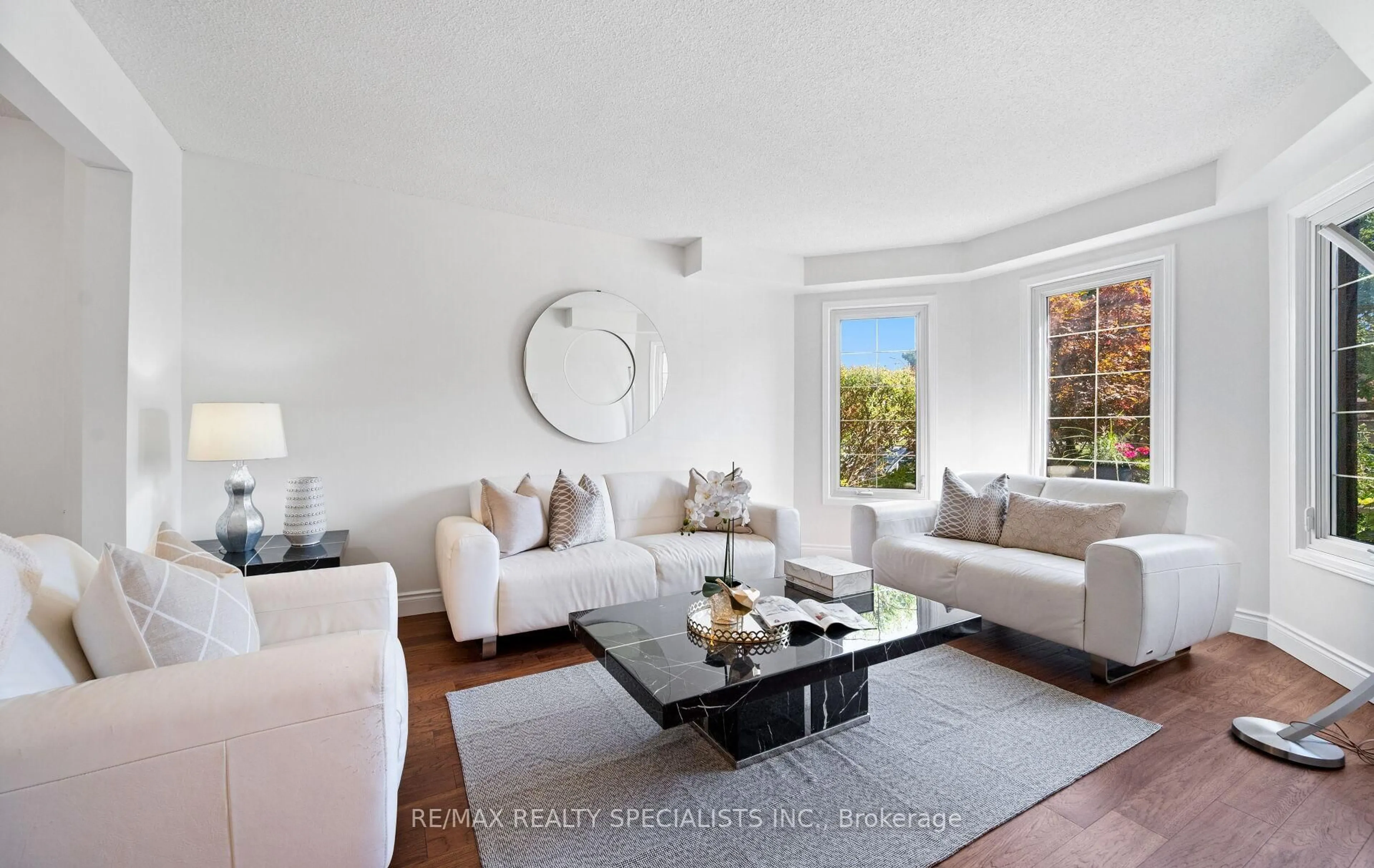 Living room with furniture, unknown for 3213 Maderna Rd, Burlington Ontario L7M 2V6