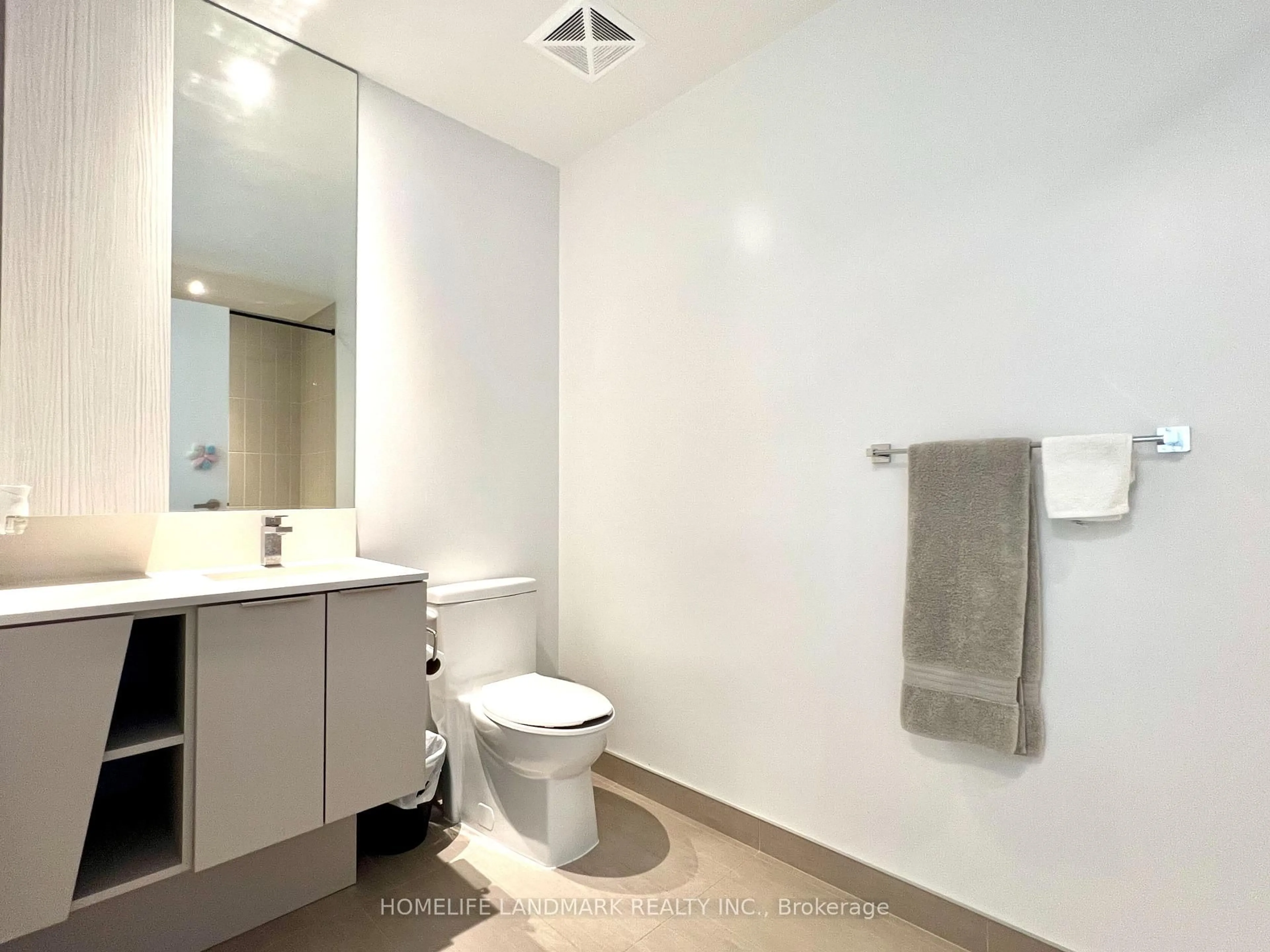 Standard bathroom, unknown for 3900 Confederation Pkwy #2312, Mississauga Ontario L5B 0M3