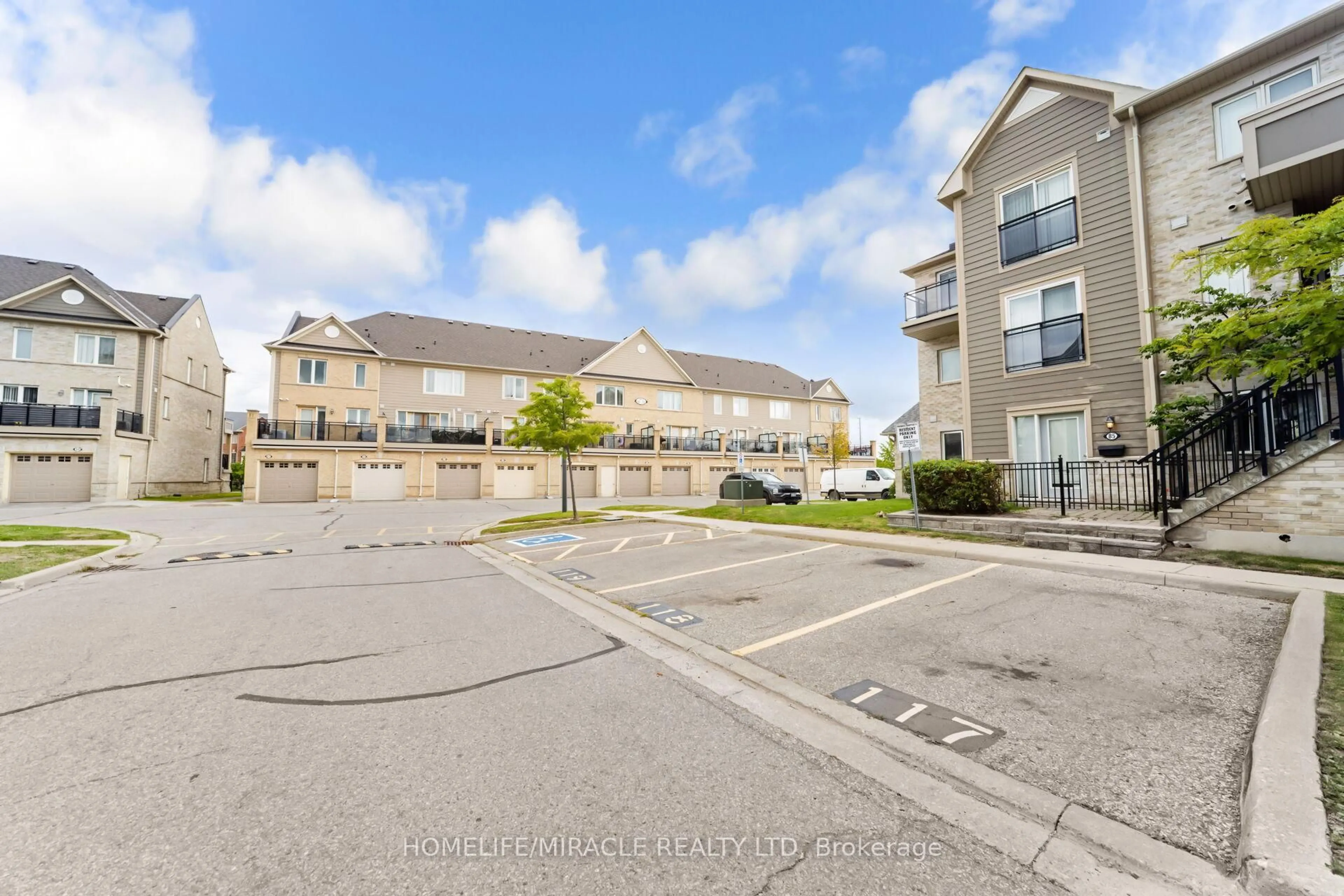 A pic from outside/outdoor area/front of a property/back of a property/a pic from drone, street for 60 Fairwood Circ #85, Brampton Ontario L6R 2B6