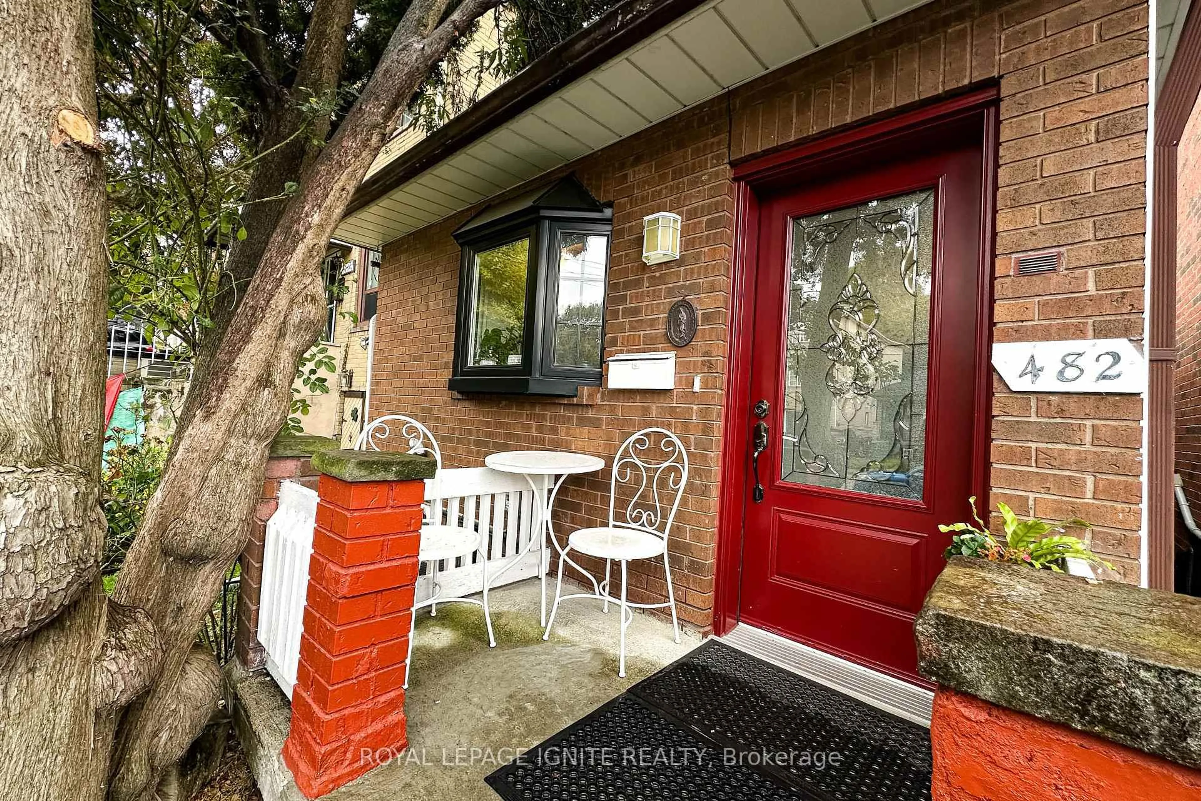 Indoor entryway for 482 Mcroberts Ave, Toronto Ontario M6E 4R4