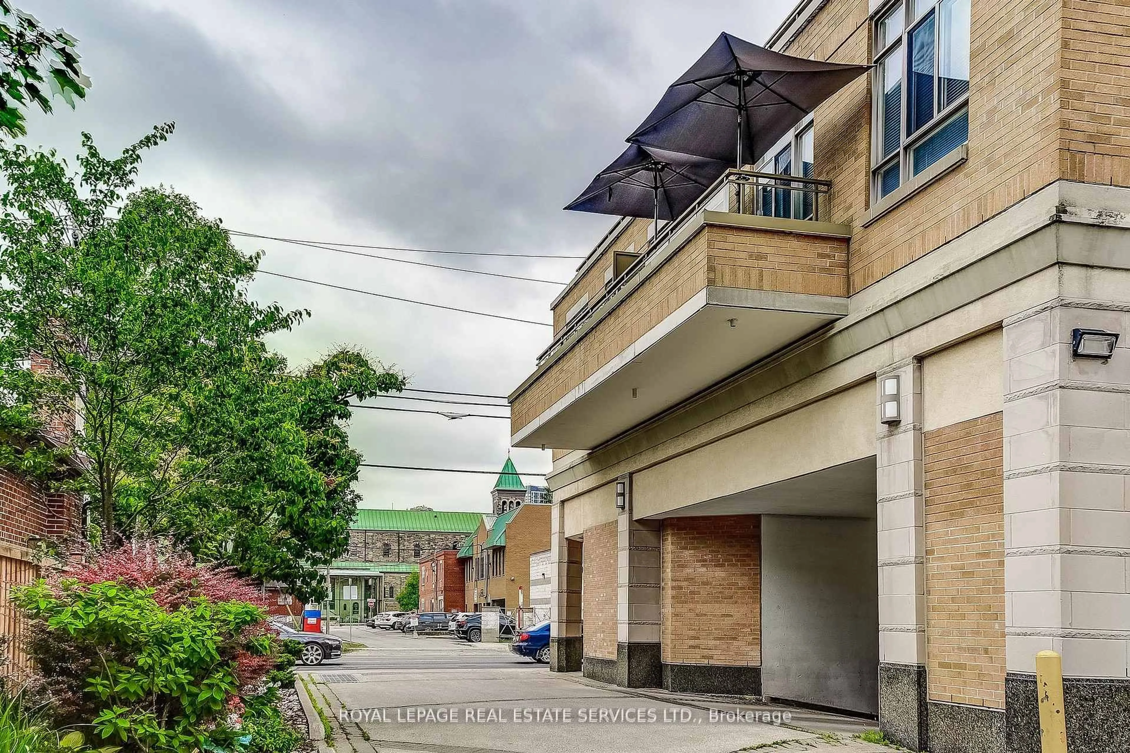 Patio, street for 935 Royal York Rd #208, Toronto Ontario M8Y 4H1