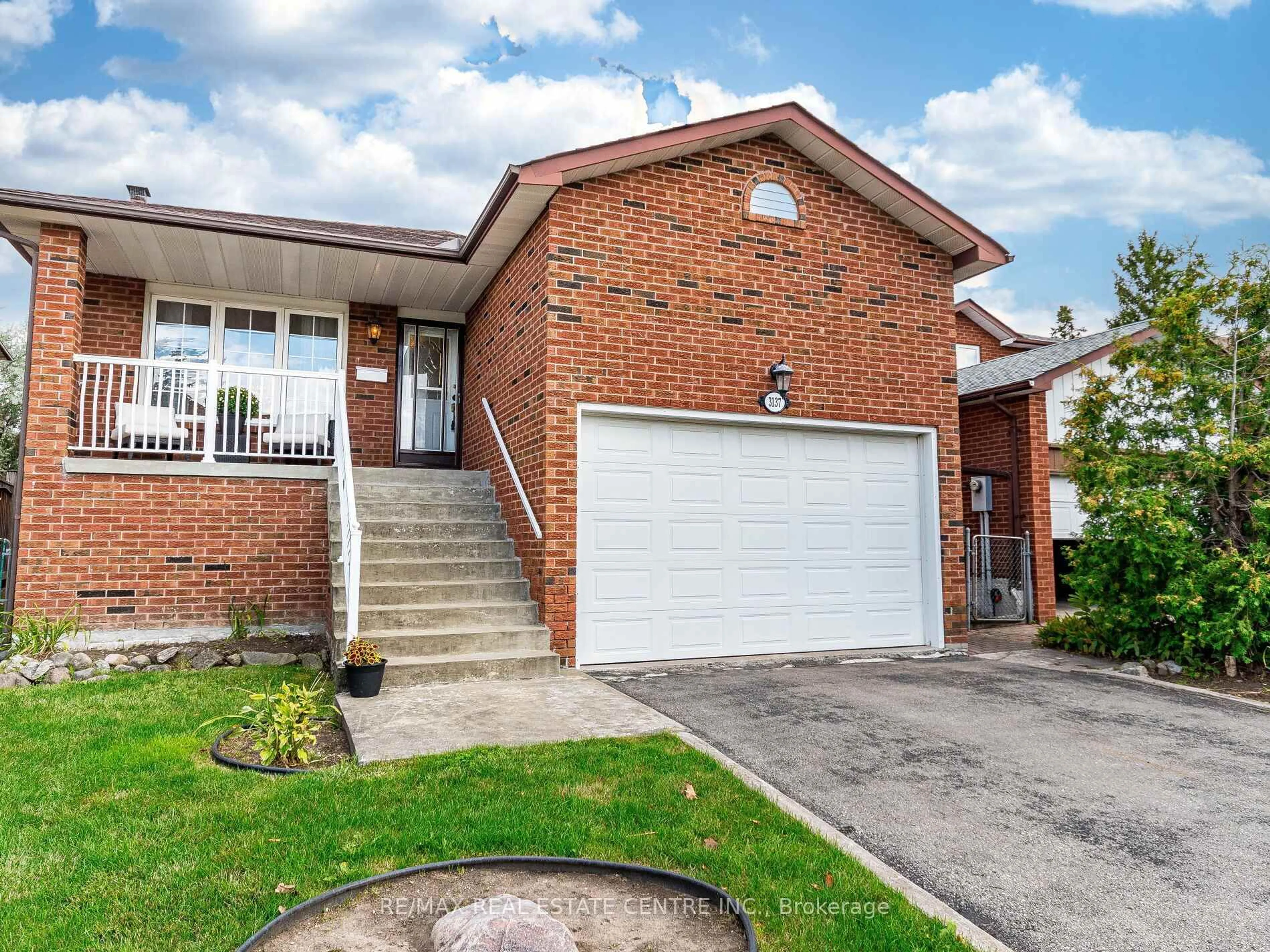 Home with brick exterior material, street for 3137 Sunnyhill Dr, Mississauga Ontario L4X 2K5
