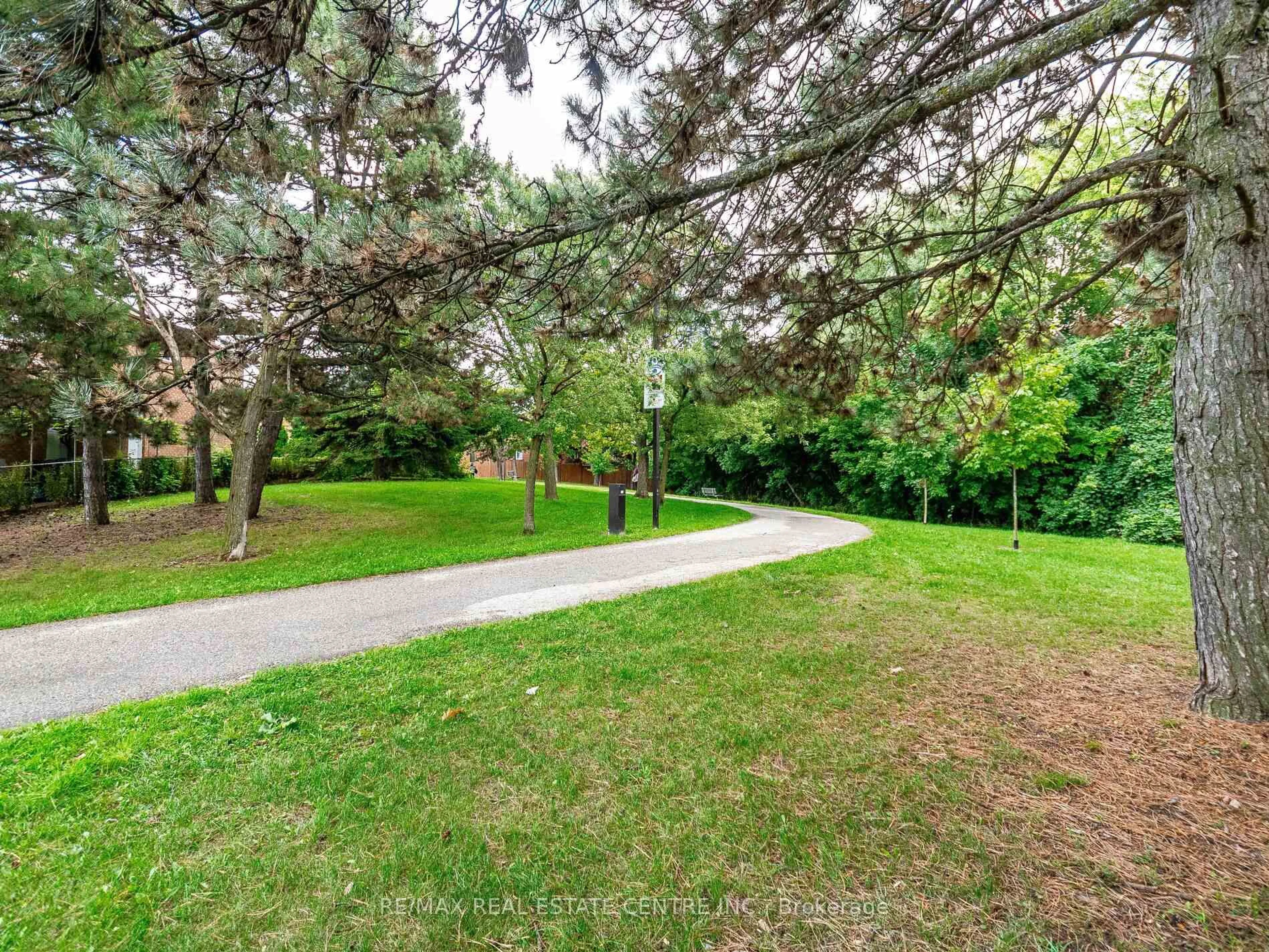 A pic from outside/outdoor area/front of a property/back of a property/a pic from drone, forest/trees view for 3137 Sunnyhill Dr, Mississauga Ontario L4X 2K5